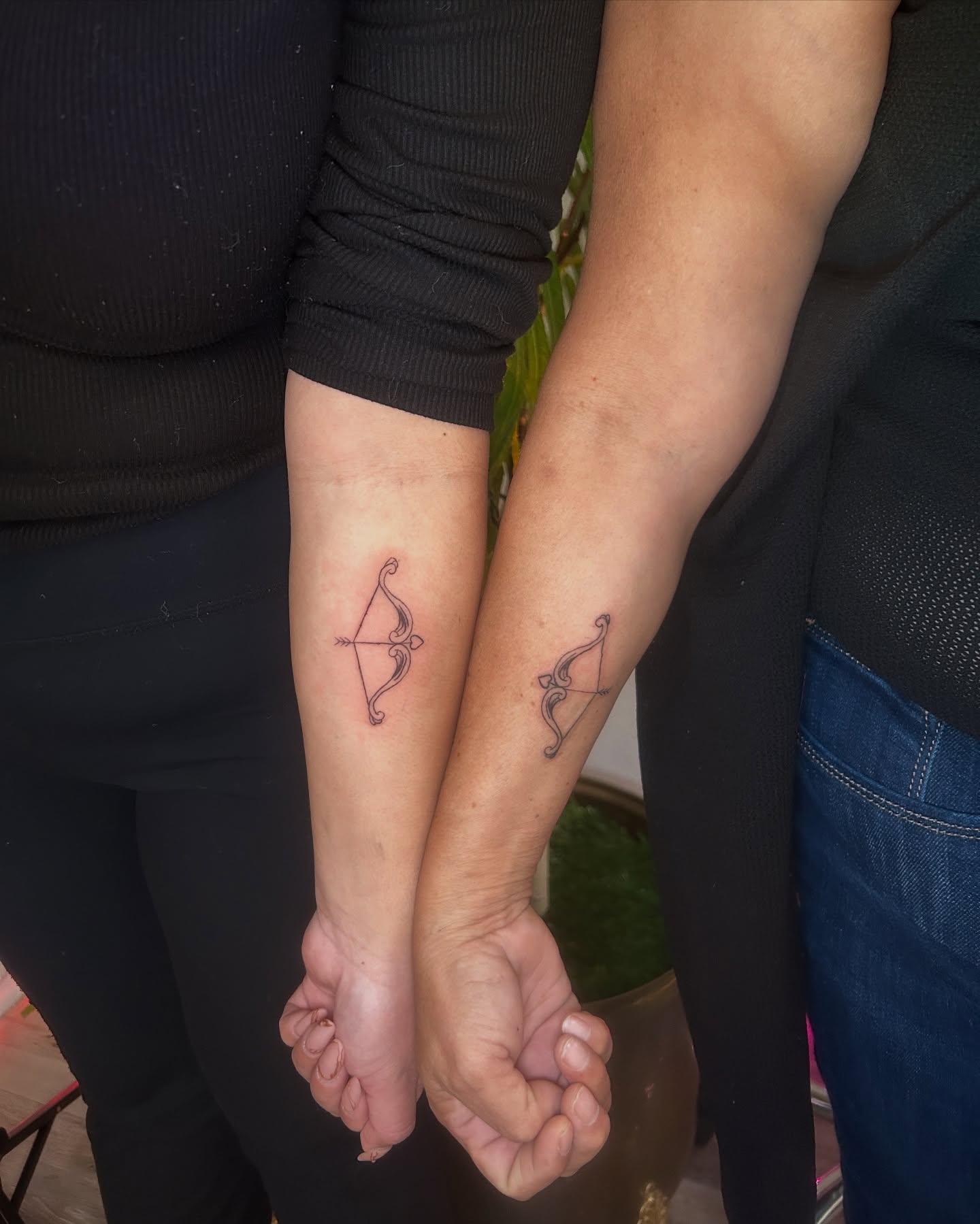 bow-and-arrow-matching-tattoo-mother-daughter