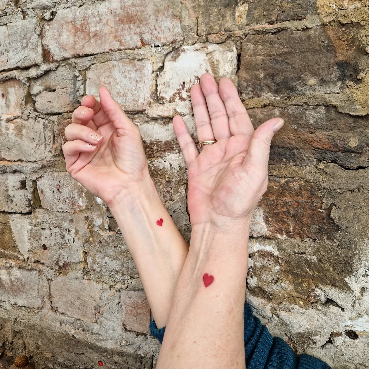 red-heart-tattoo-mother-daughter