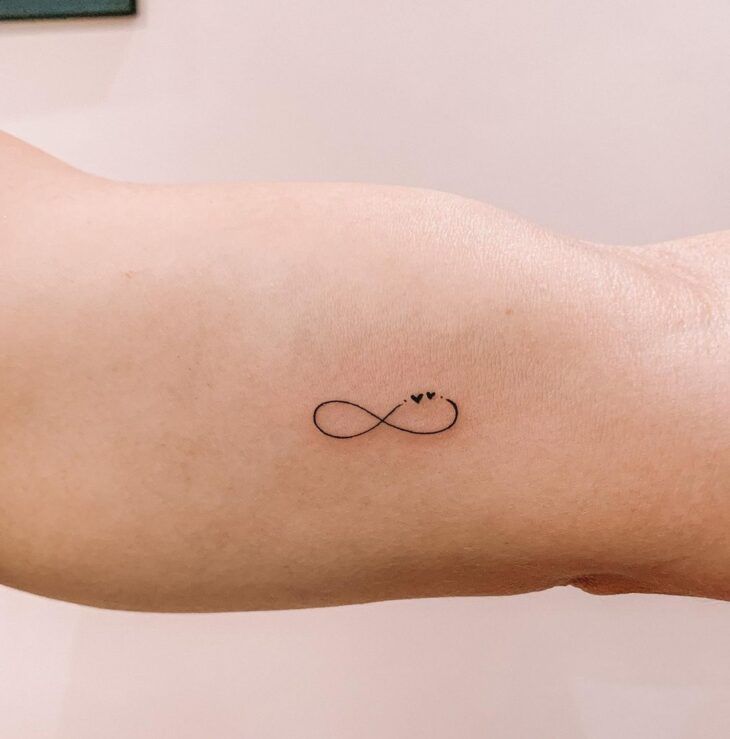 Tatuagem de infinito_ 100 ideais para eternizar uma memória