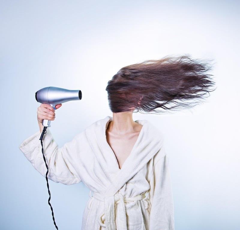 https://pixabay.com/en/woman-hair-drying-girl-female-586185/