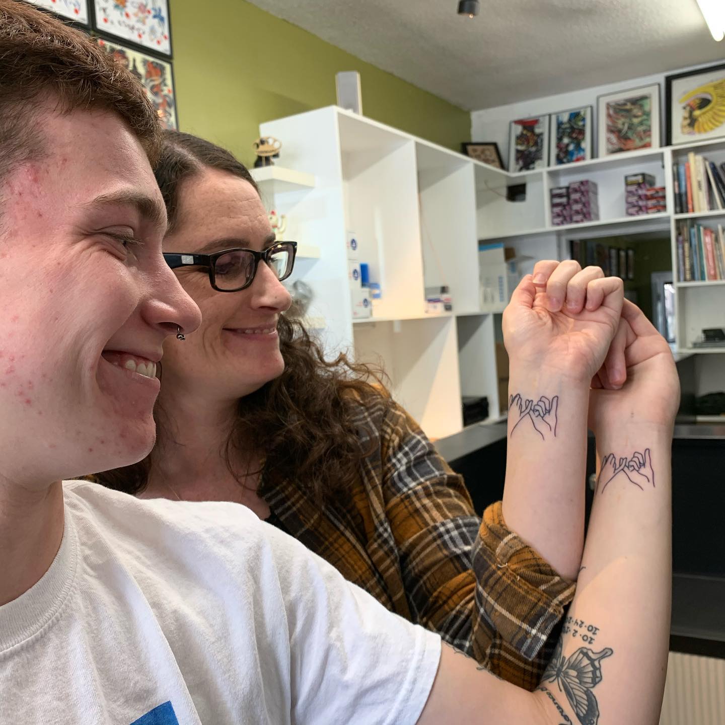 pinky-promise-mother-son-tattoo
