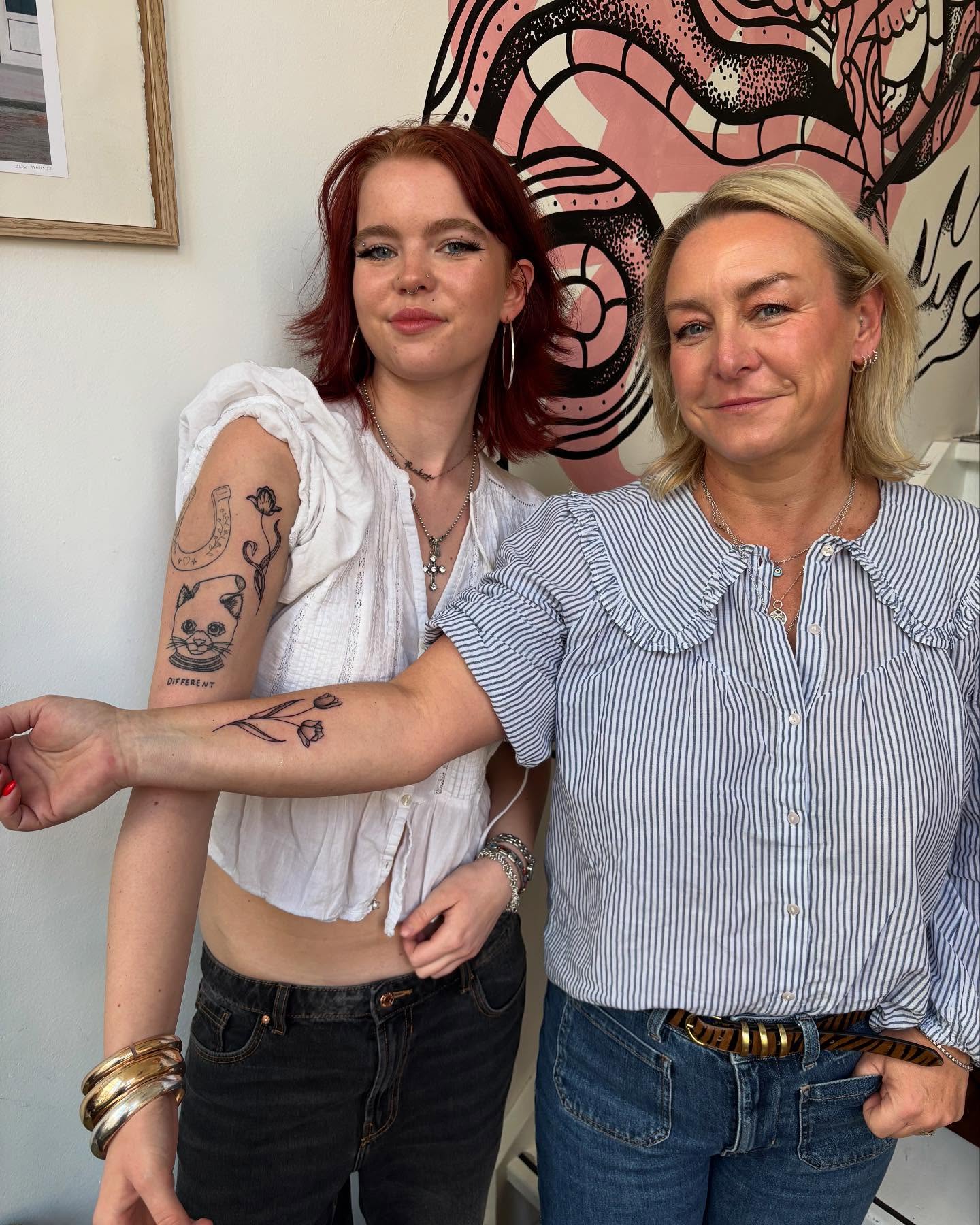 flowers-and-poppy-matching-tattoo-for-mother-daughter