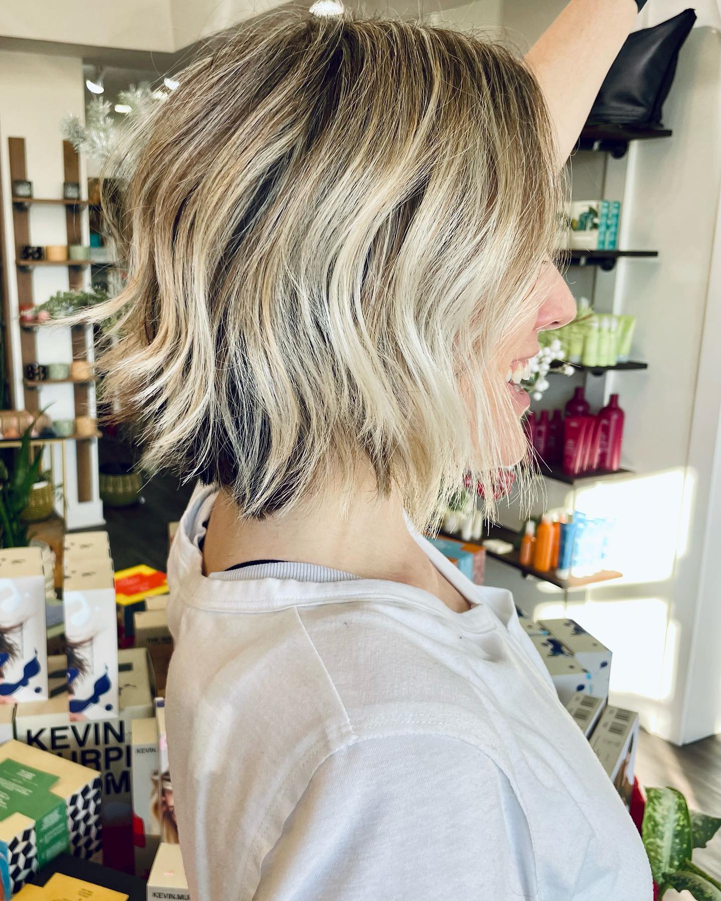 stacked-bob-with-highlights-on-wavy-hair