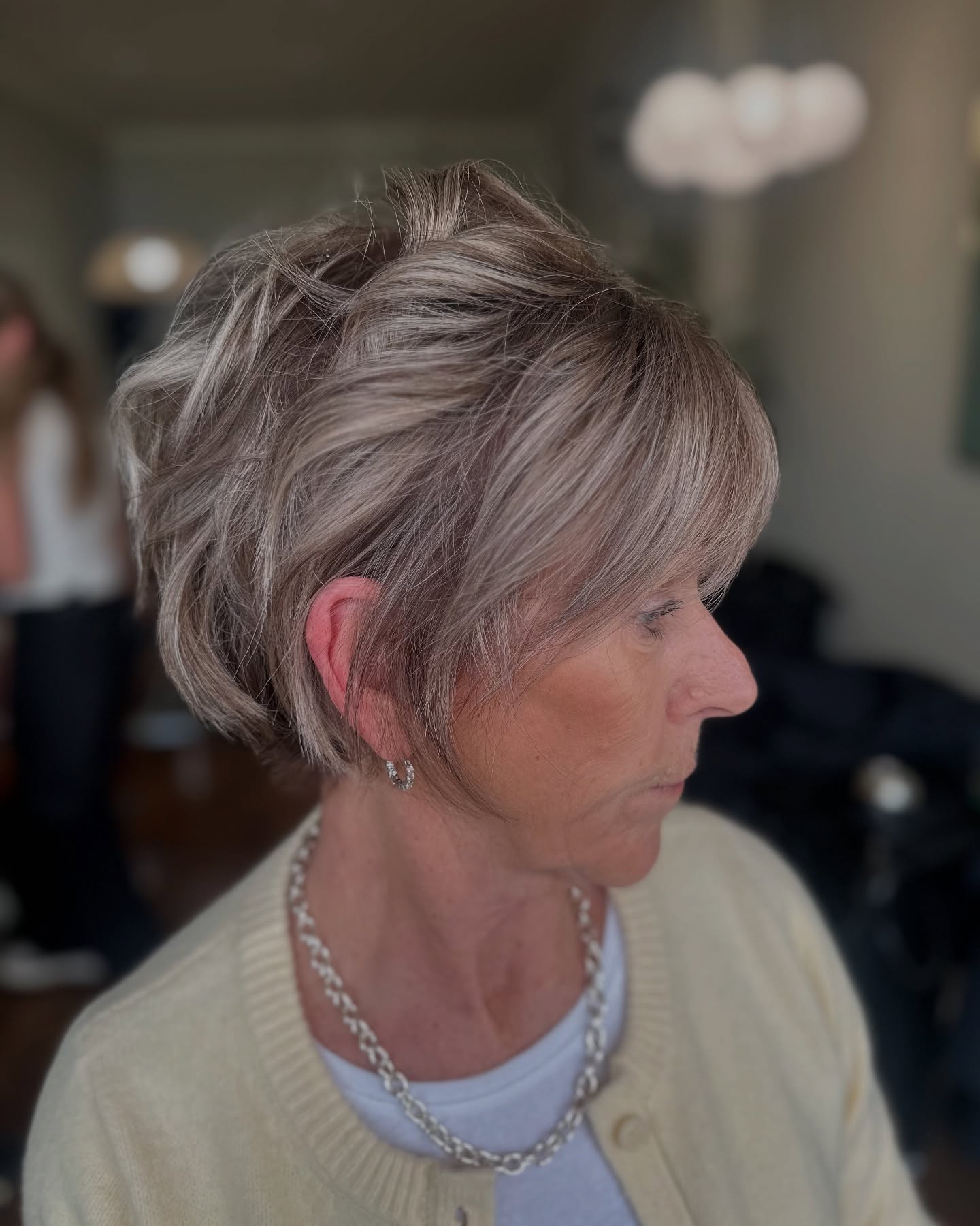 blonde-stacked-bob-with-darker-roots