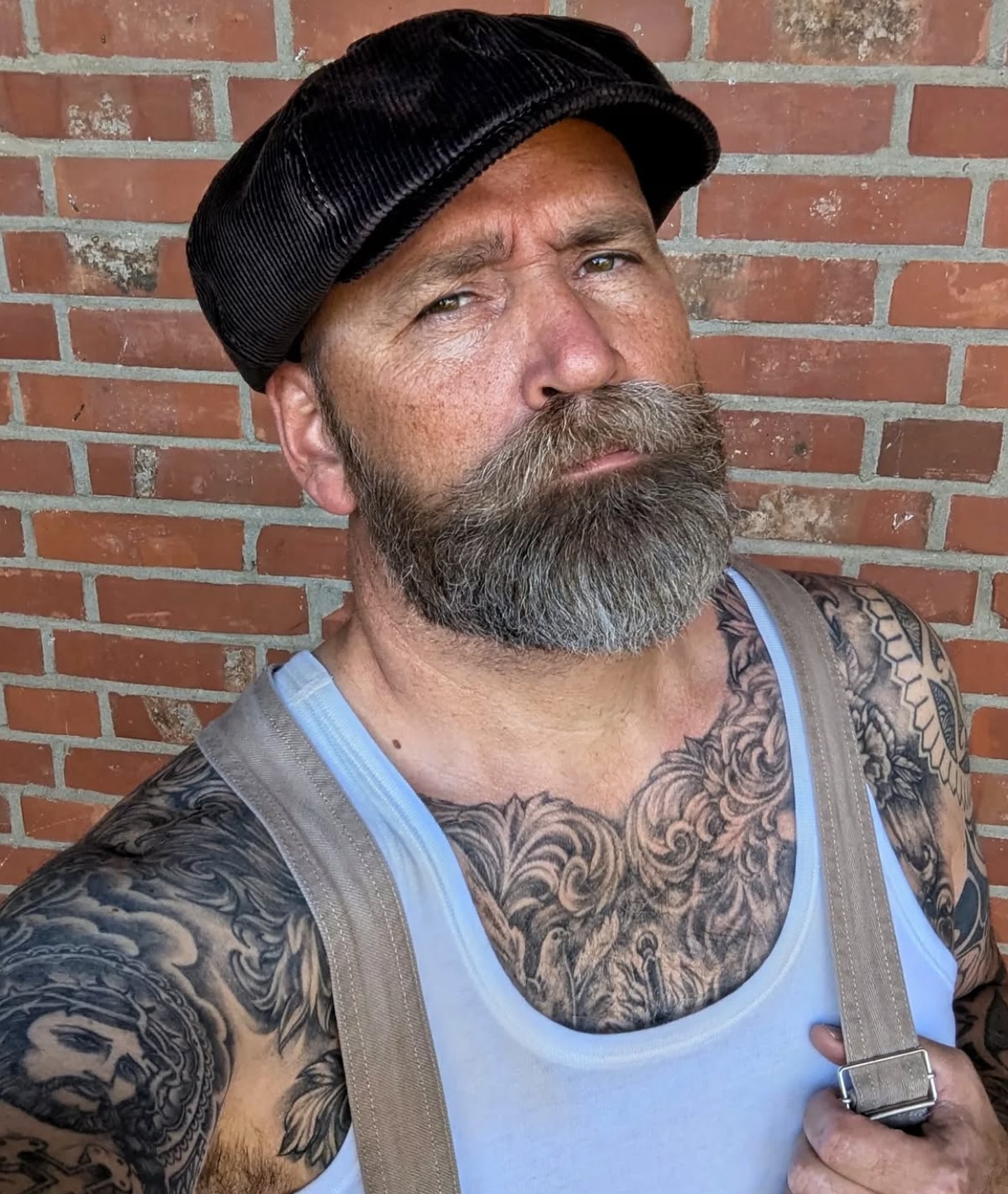 very-short-hair-with-gray-beard