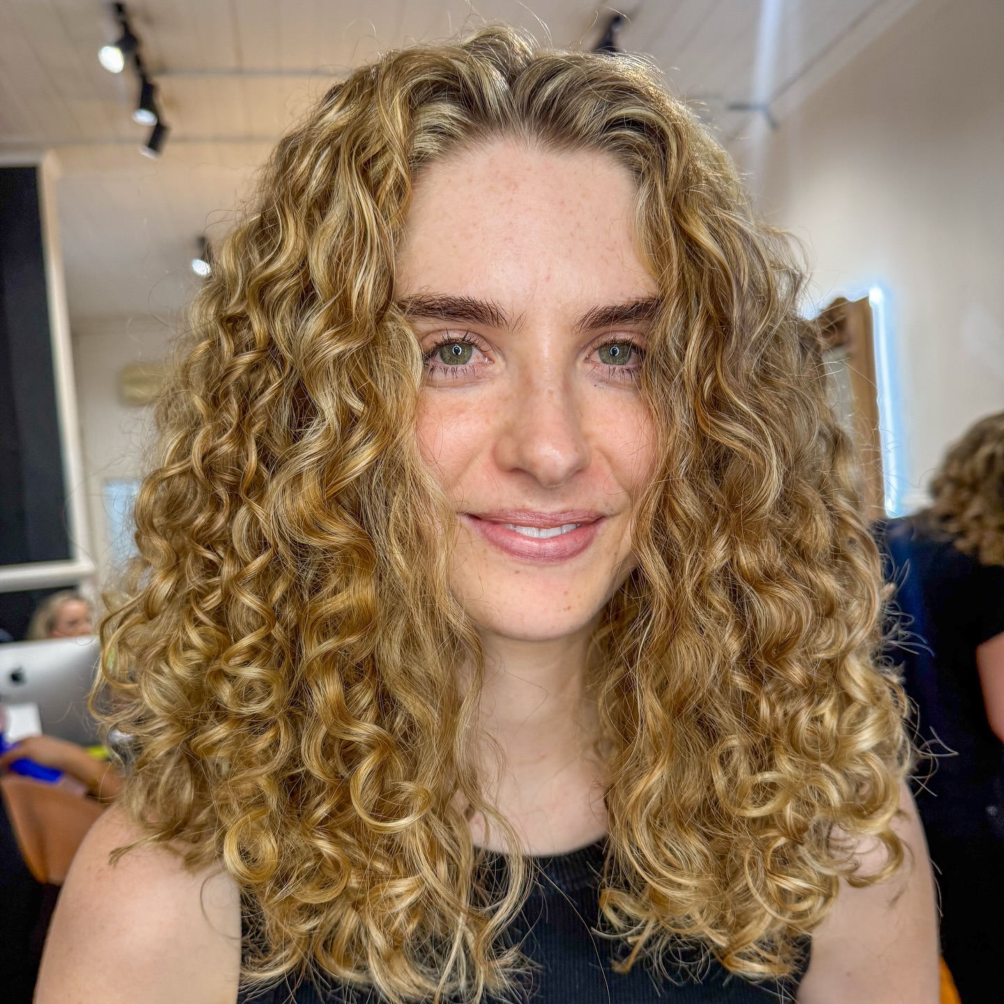 curly-hair-balayage