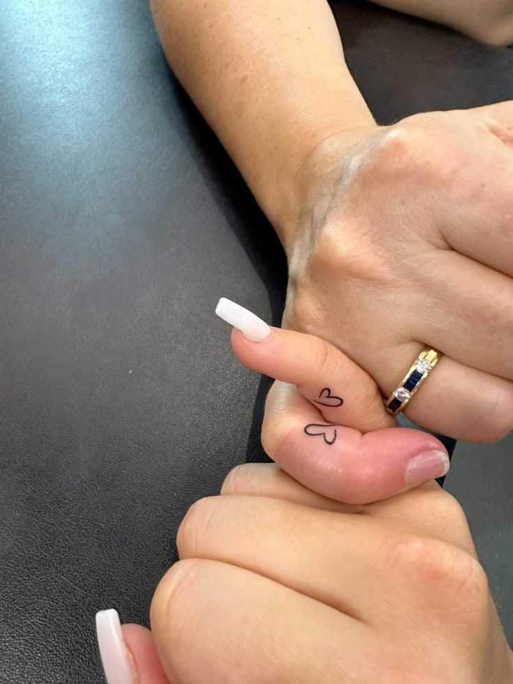 #heart #handtattoo #tattoo #mom #daughter