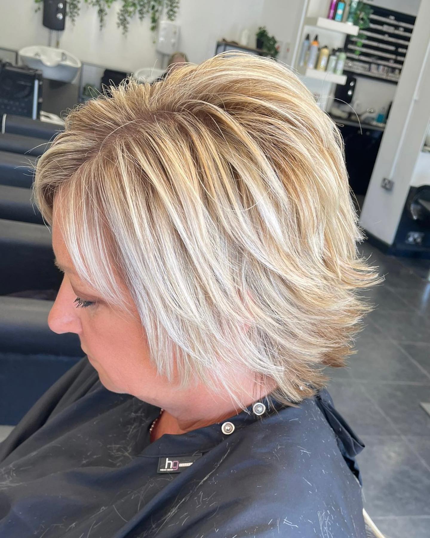 choppy-blonde-short-haircut-with-fresh-highlights