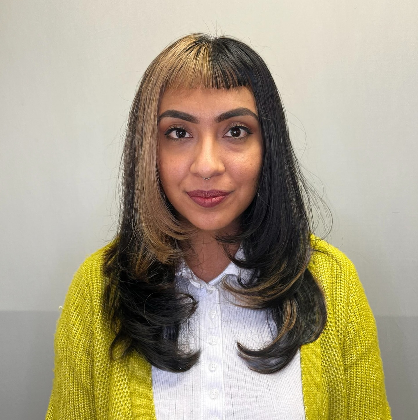 layered-haircut-with-highlights-and-baby-bangs
