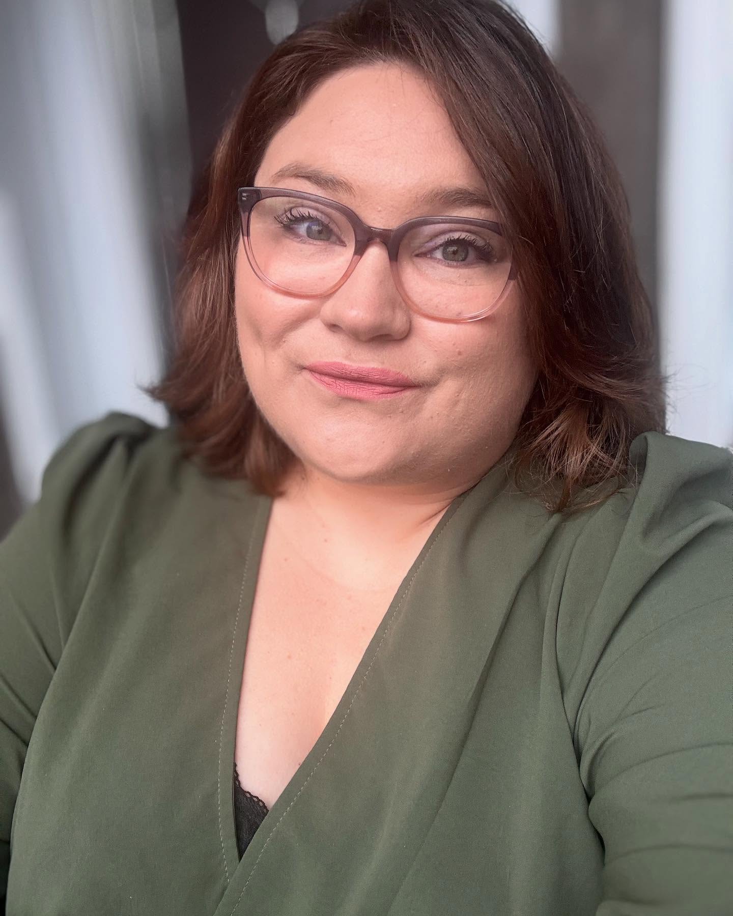 side-parted-haircut-for-chubby-face-with-glasses