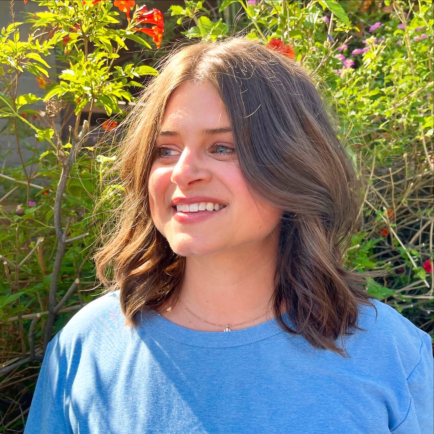 wavy-shoulder-length-hair
