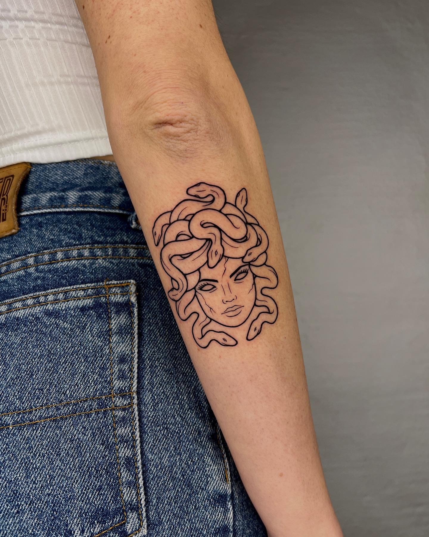 fine-line-medusa-tattoo