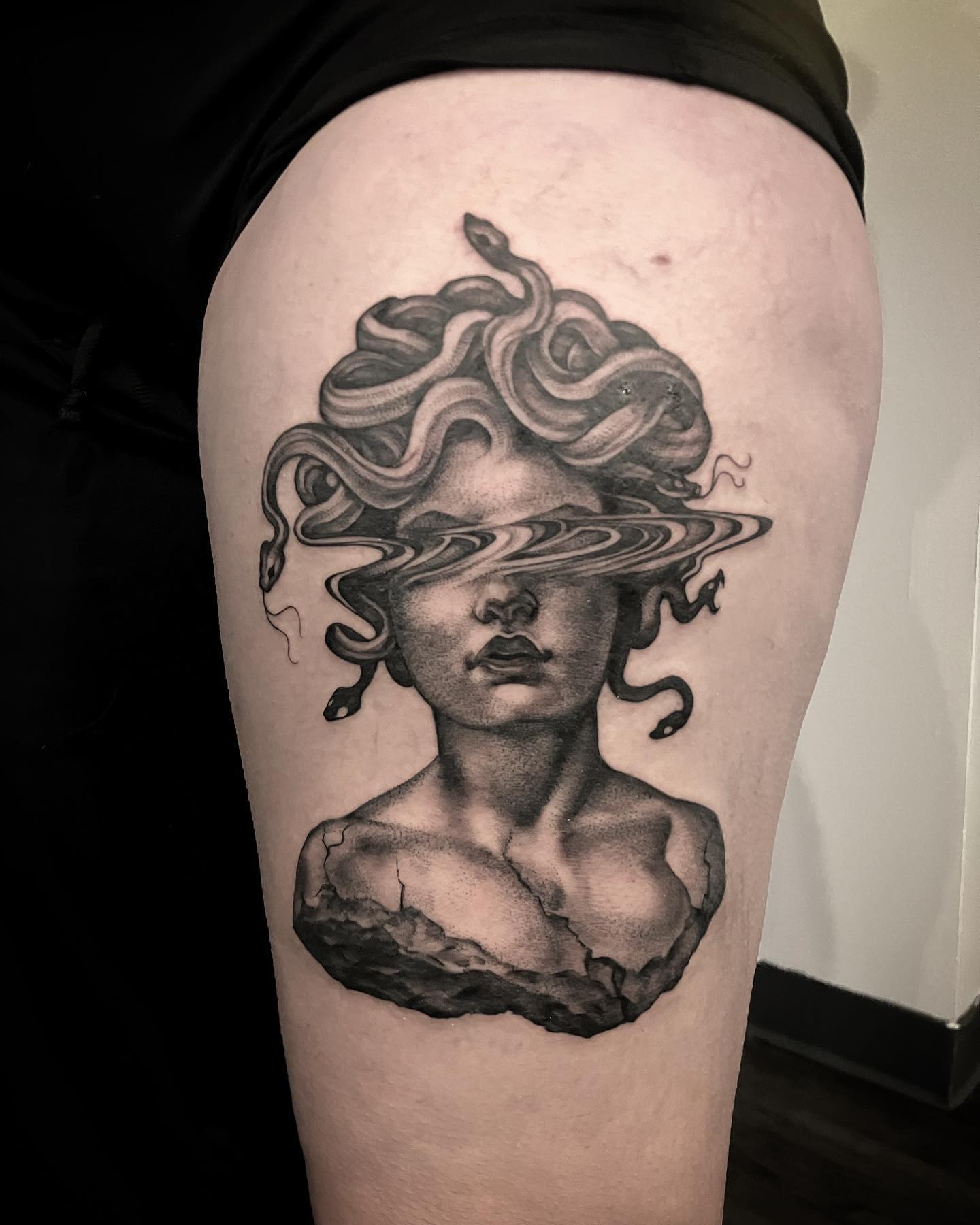 glitched-medusa-tattoo