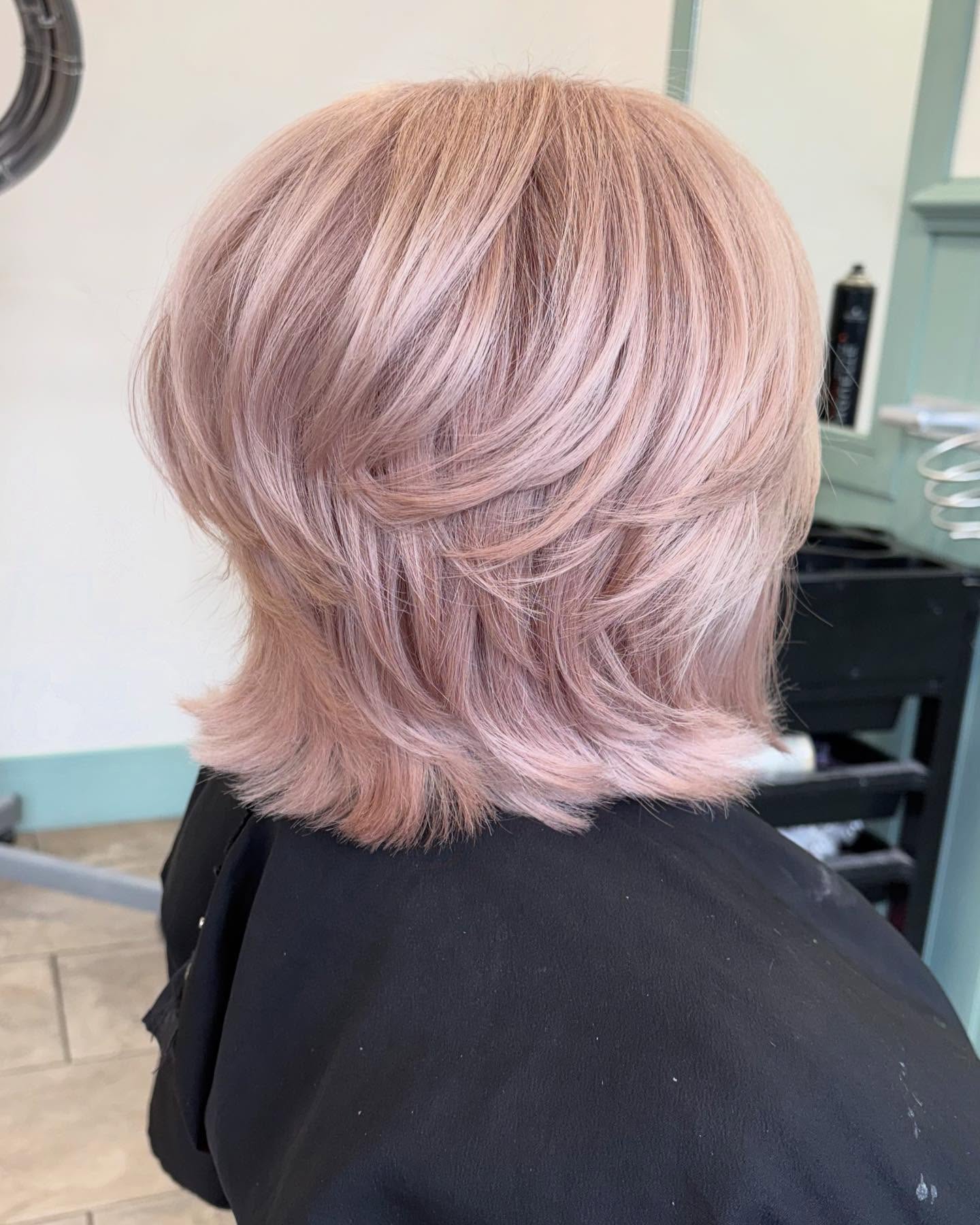 champayneblonde-layered-bob