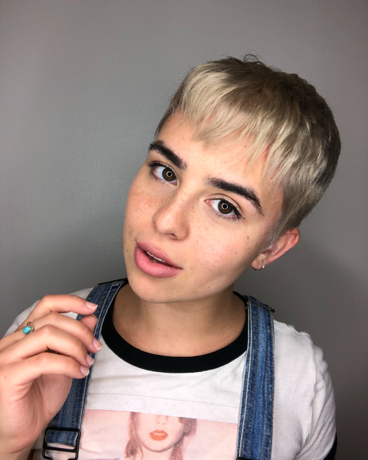 blonde-pixie-baby-bangs