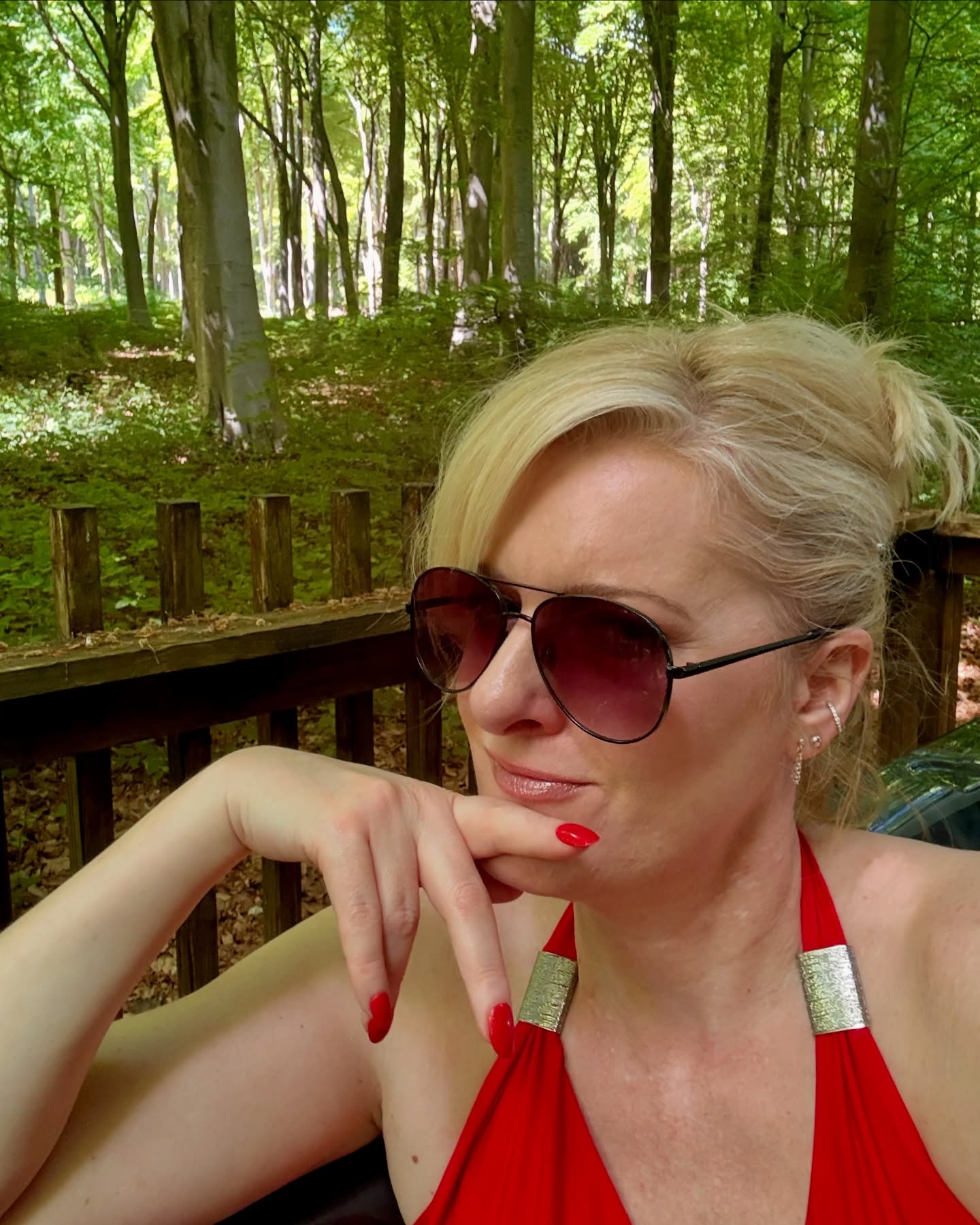 blonde-hair0with-glasses