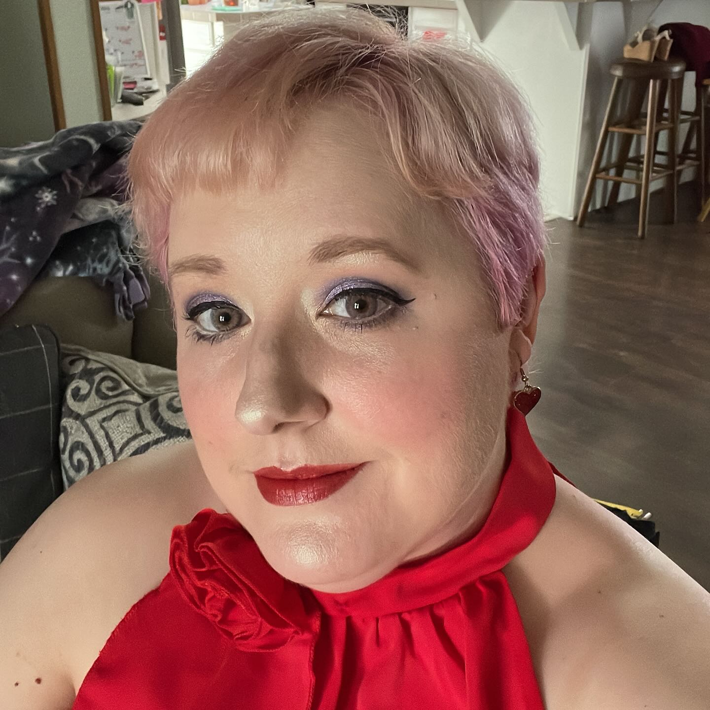 short-haircut-with-bangs-for-fat-faces