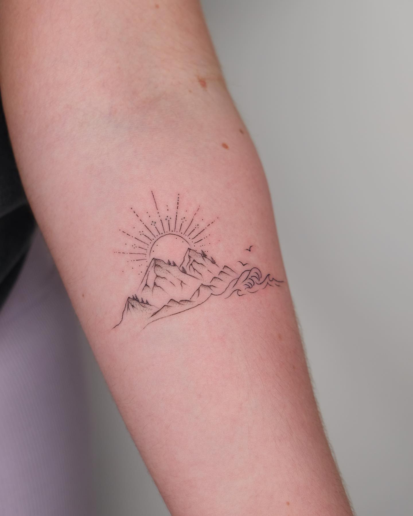 mountain-and-sun-tattoo