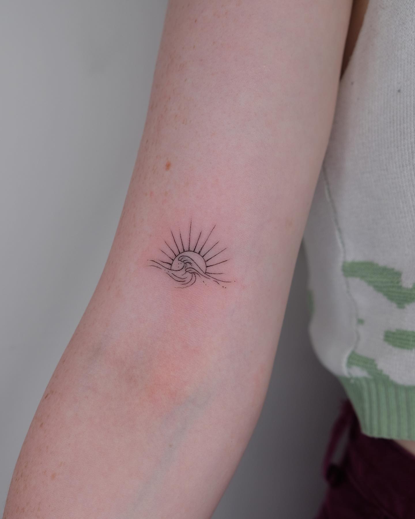 sun-and-waves-tattoo