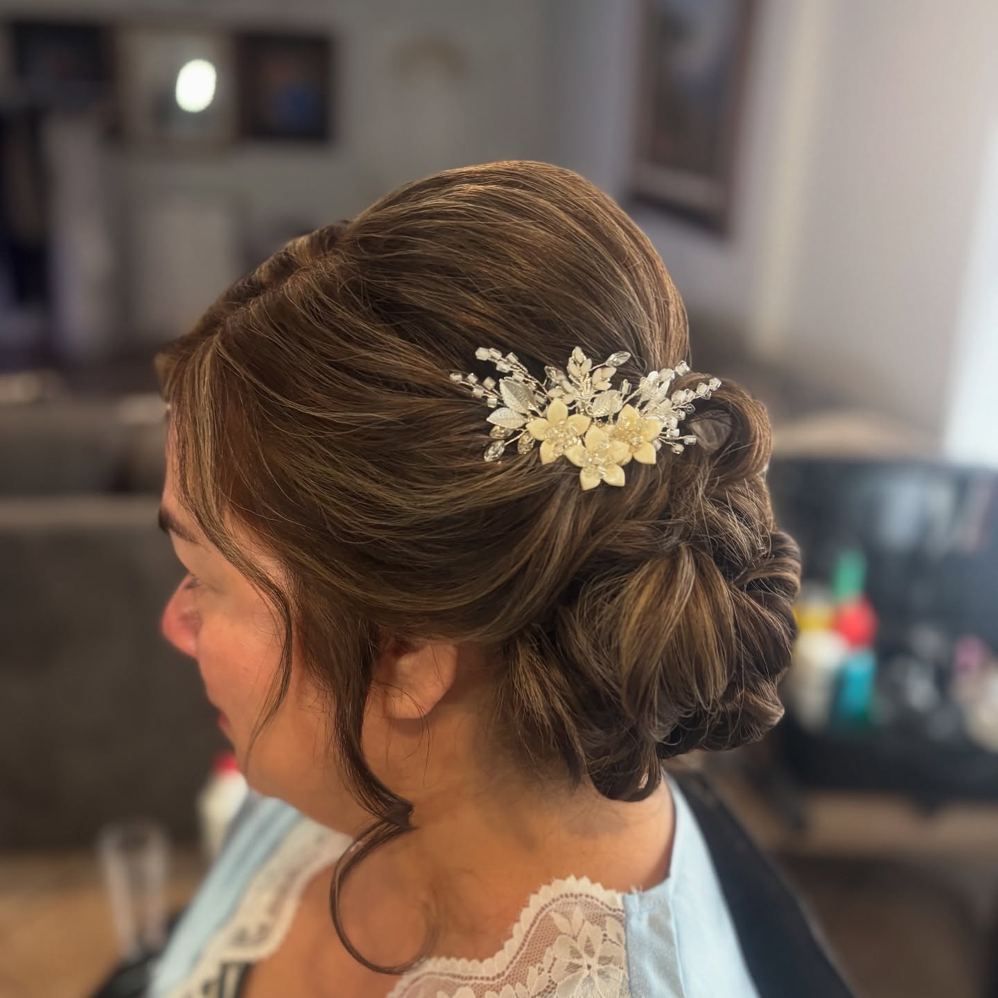 low-bun-with-accesory