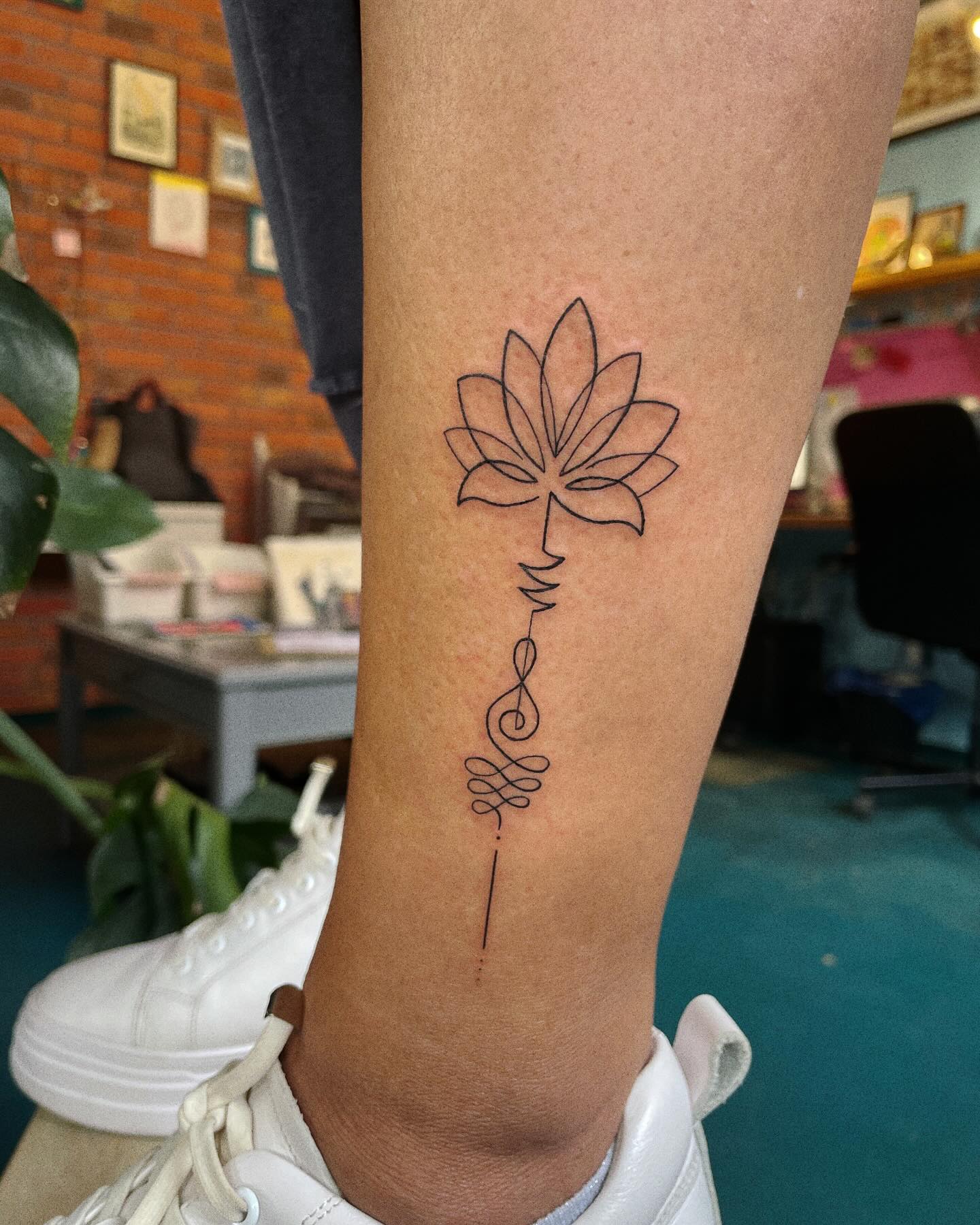 lotus-with-unalome-on-leg