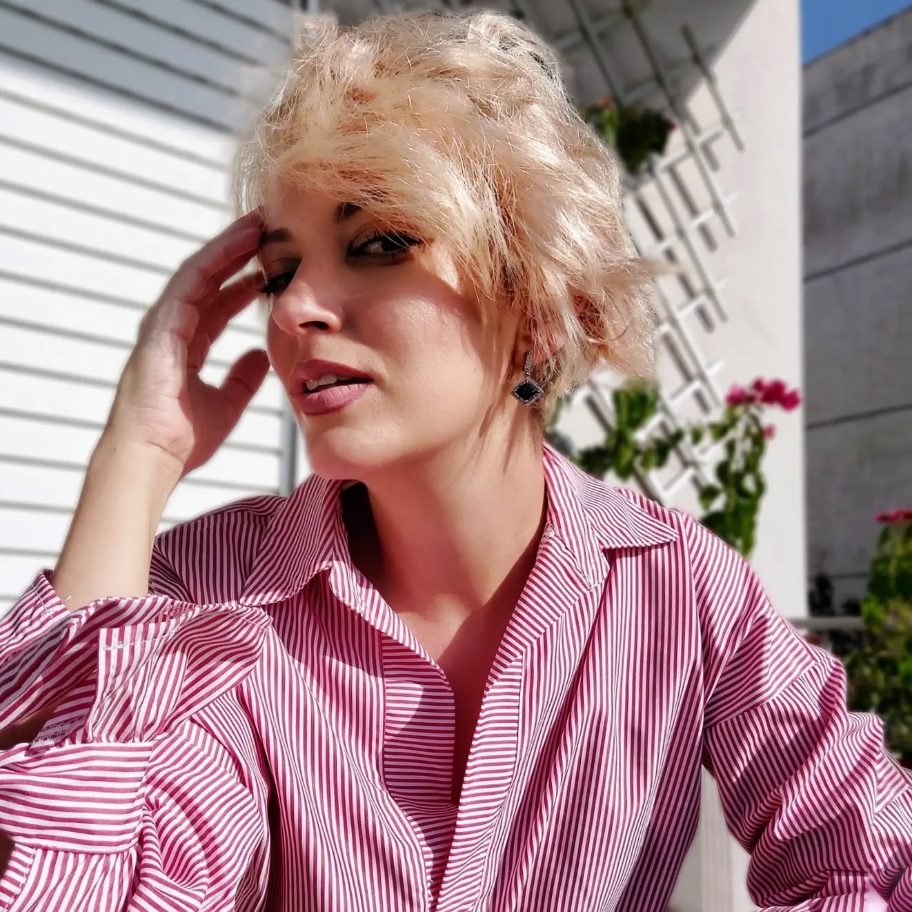 blonde-messy-pixie