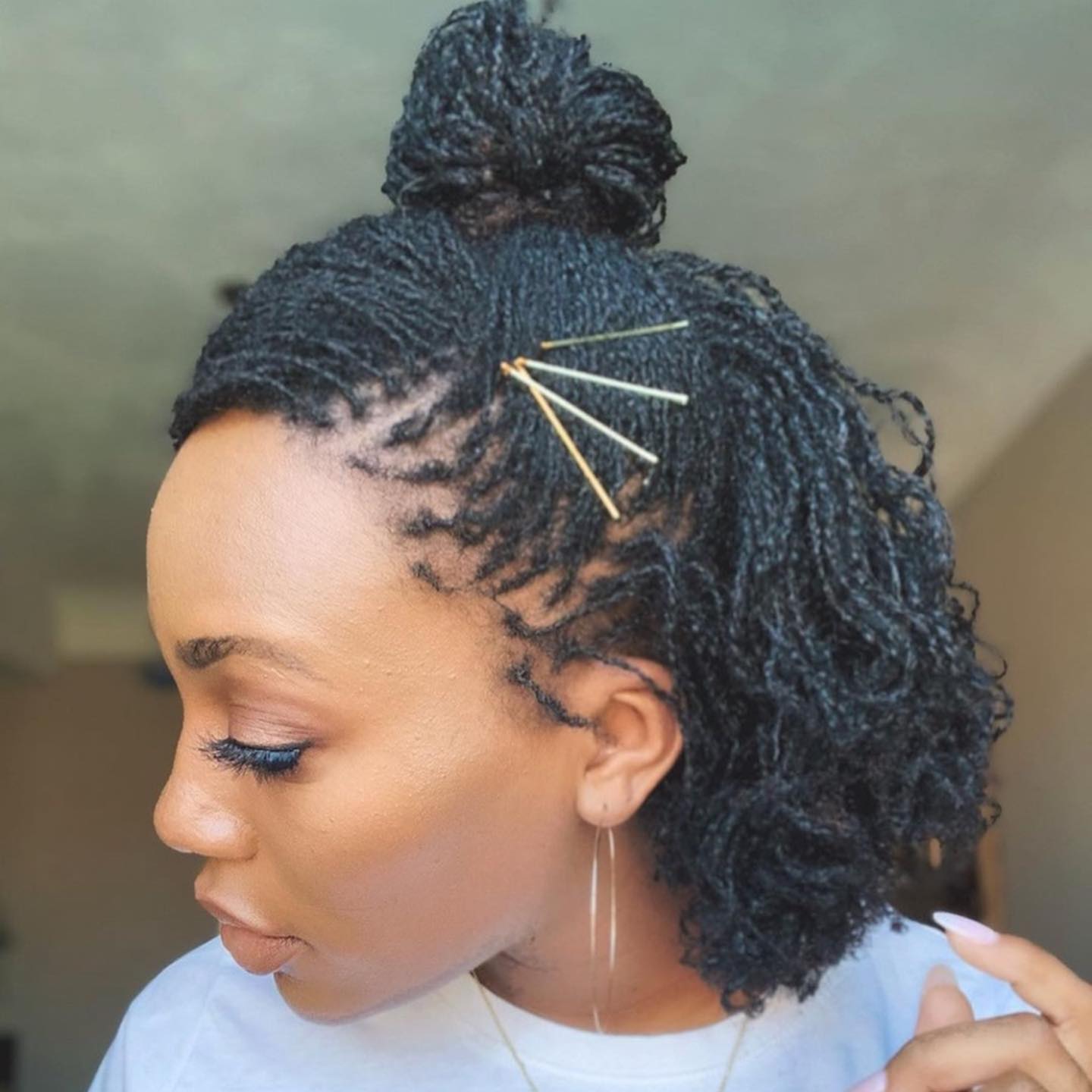 protective-short-4C-hair-with-bun