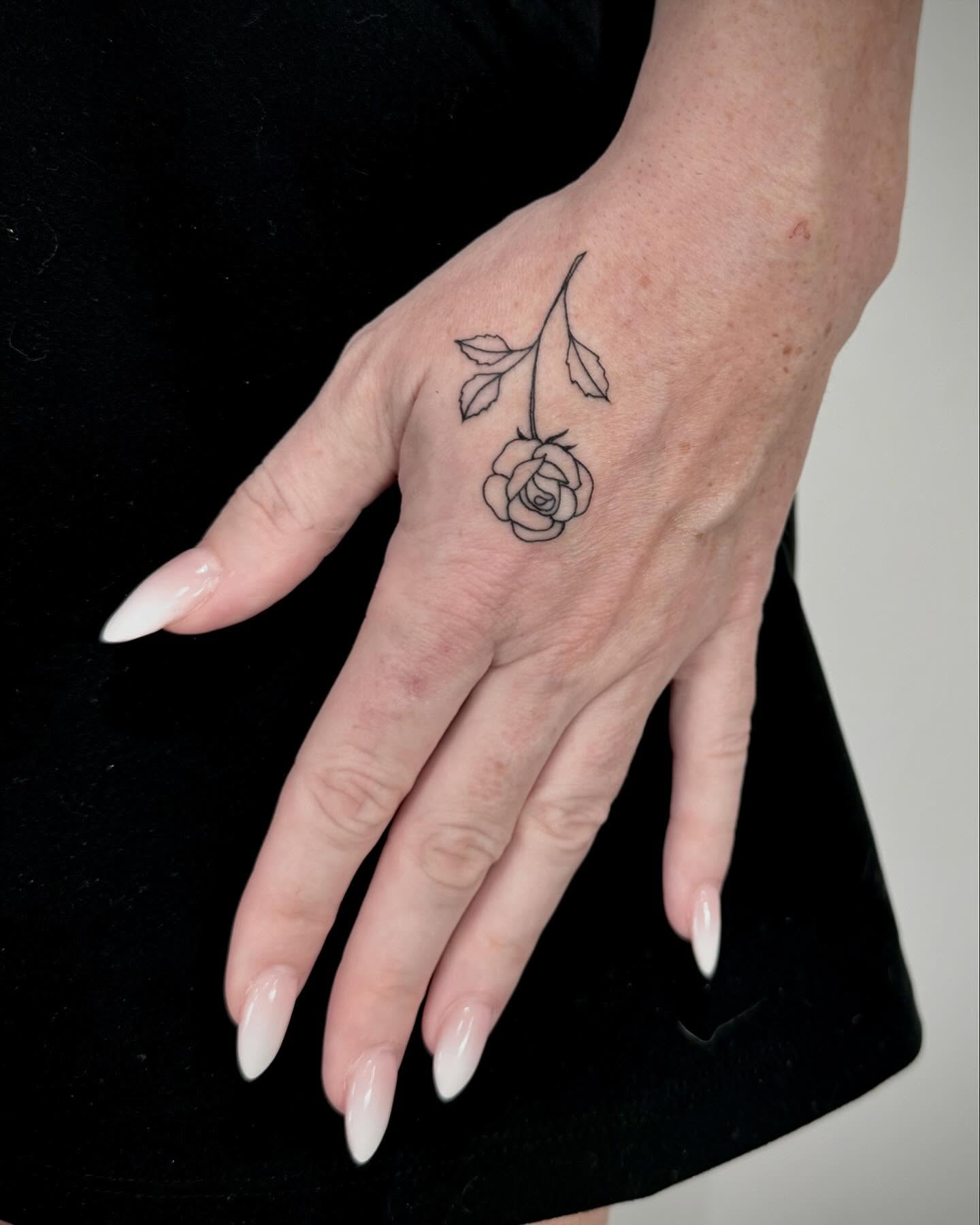 rose-tattoo-on-hand