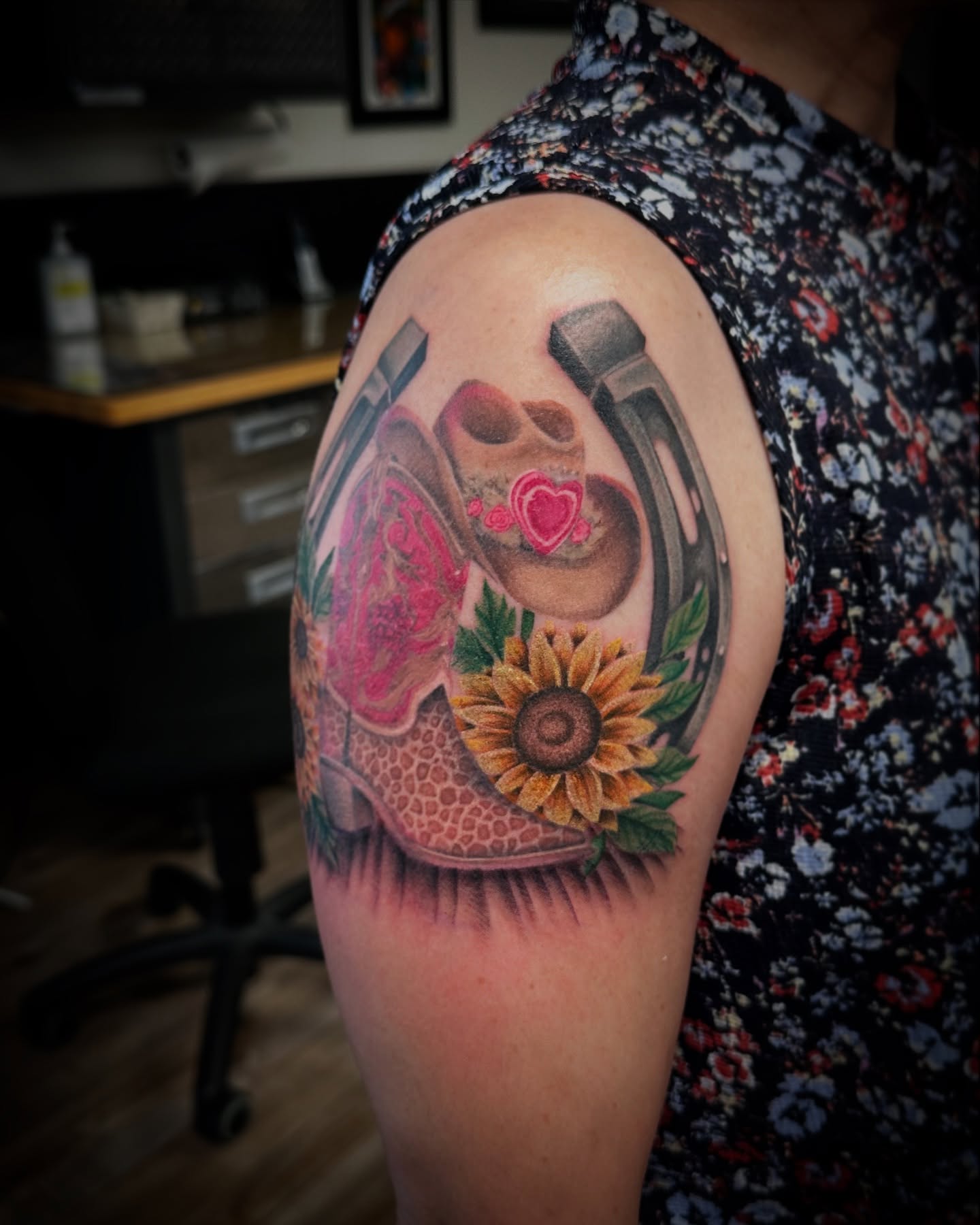 sunflower-hat-shows-tattoo-on-shoulder