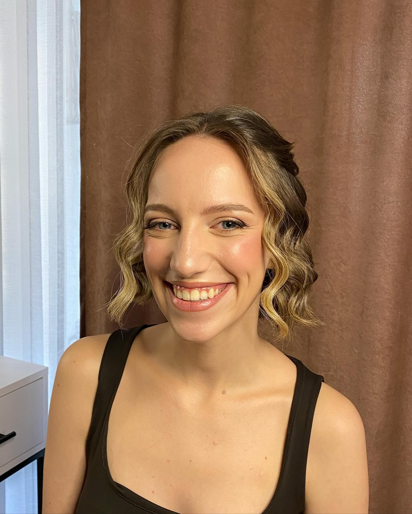 short-wavy-hair-with-highlights