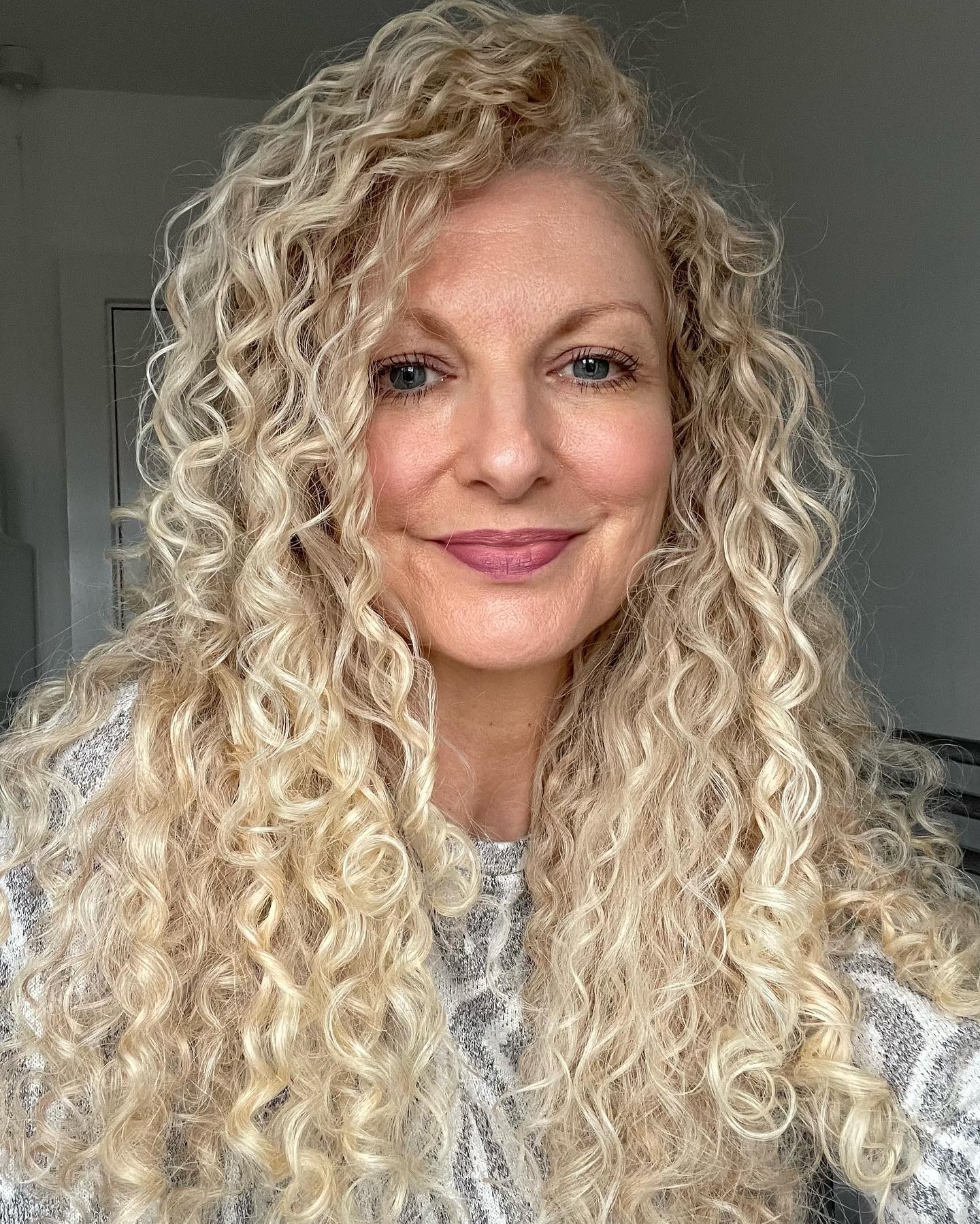 natural-long-blonde-curls