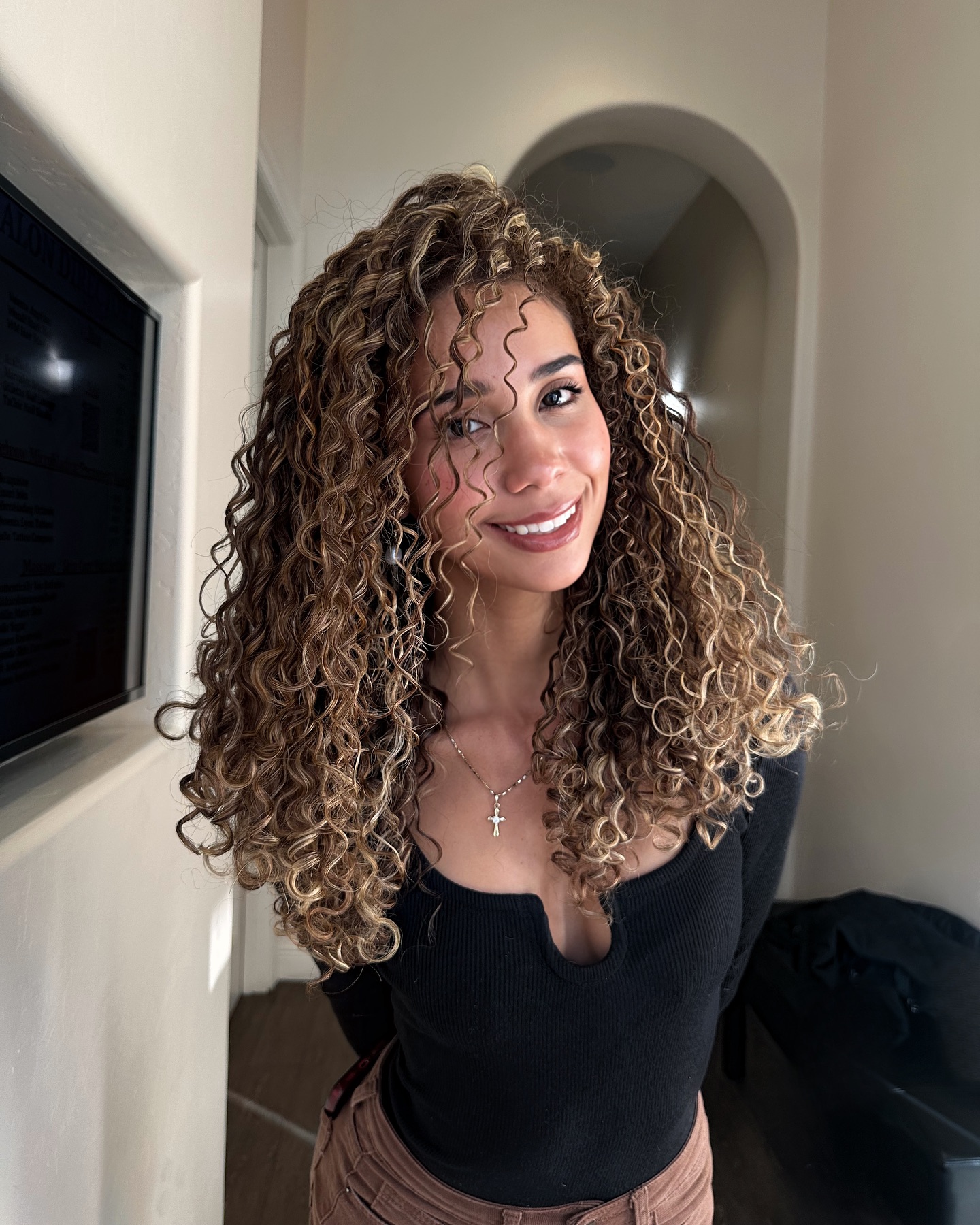 sunkissed-long-curly-hair