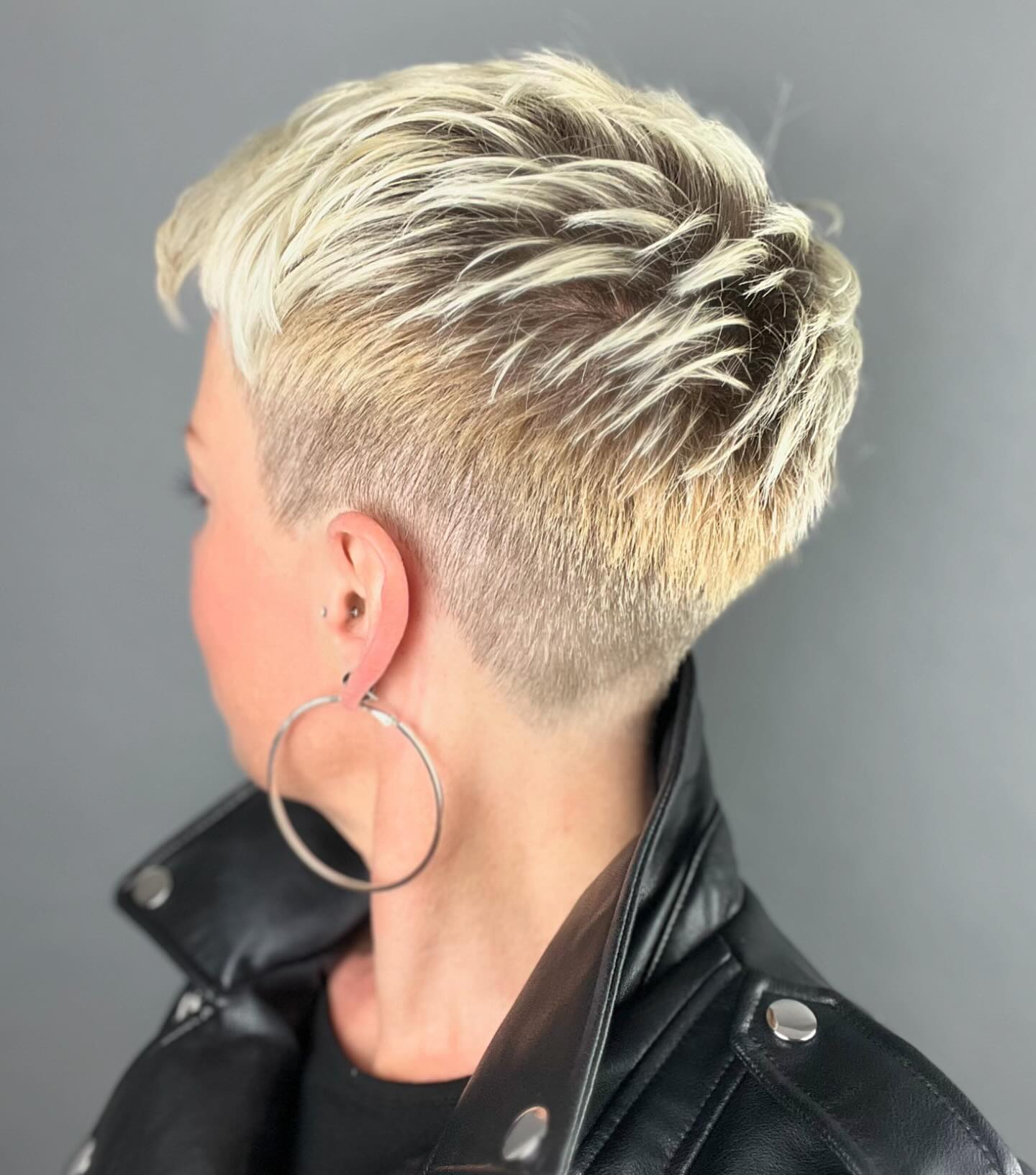 Blonde-pixie-with-side-back