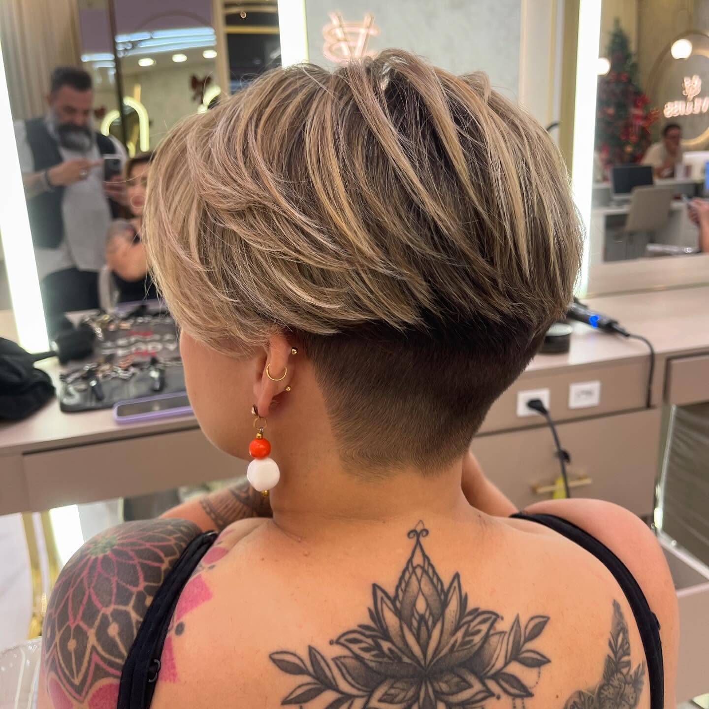 blonde-pixie-with-highlights