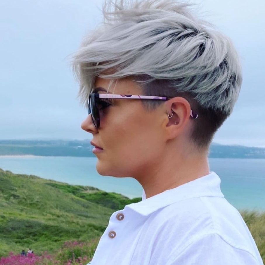 Long-platinum-blonde-pixie