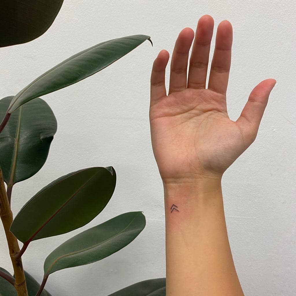 forward-arrow-tattoo