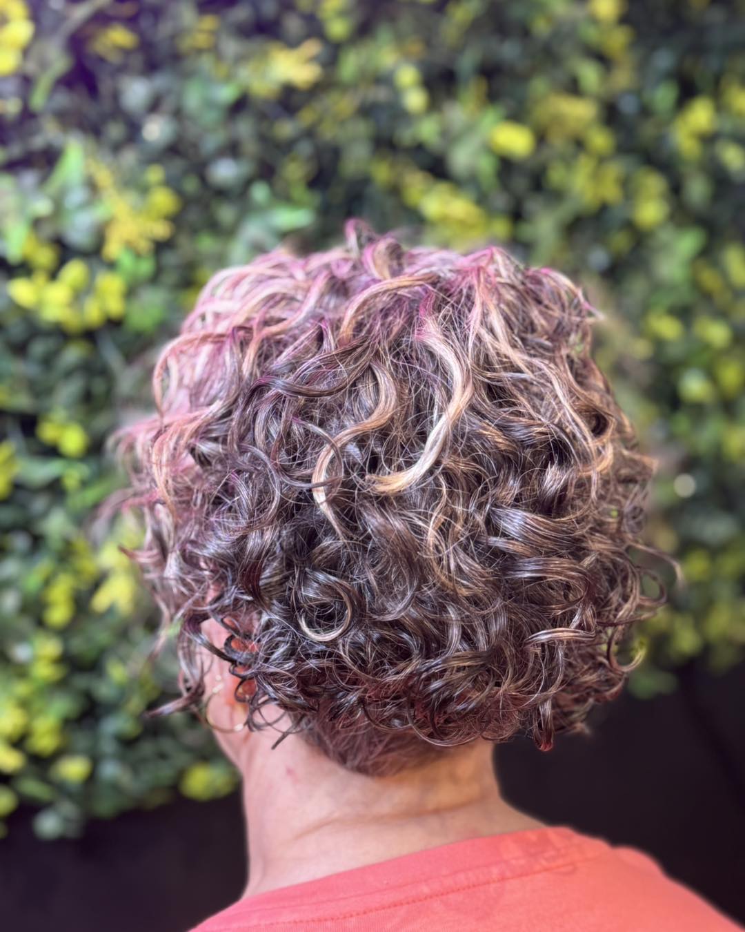 short-curls-with-pink-highlights