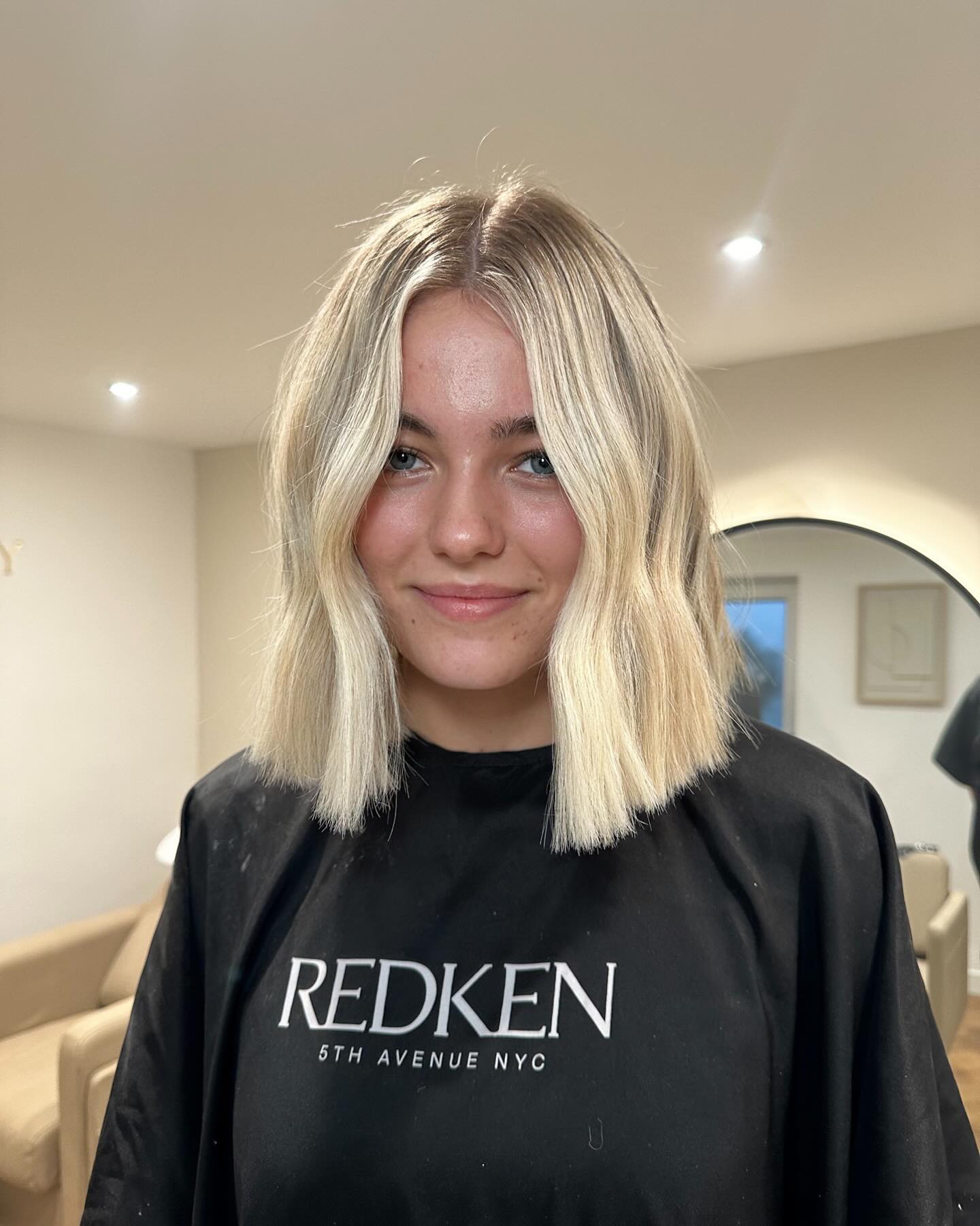 middle-parted-blonde-lob