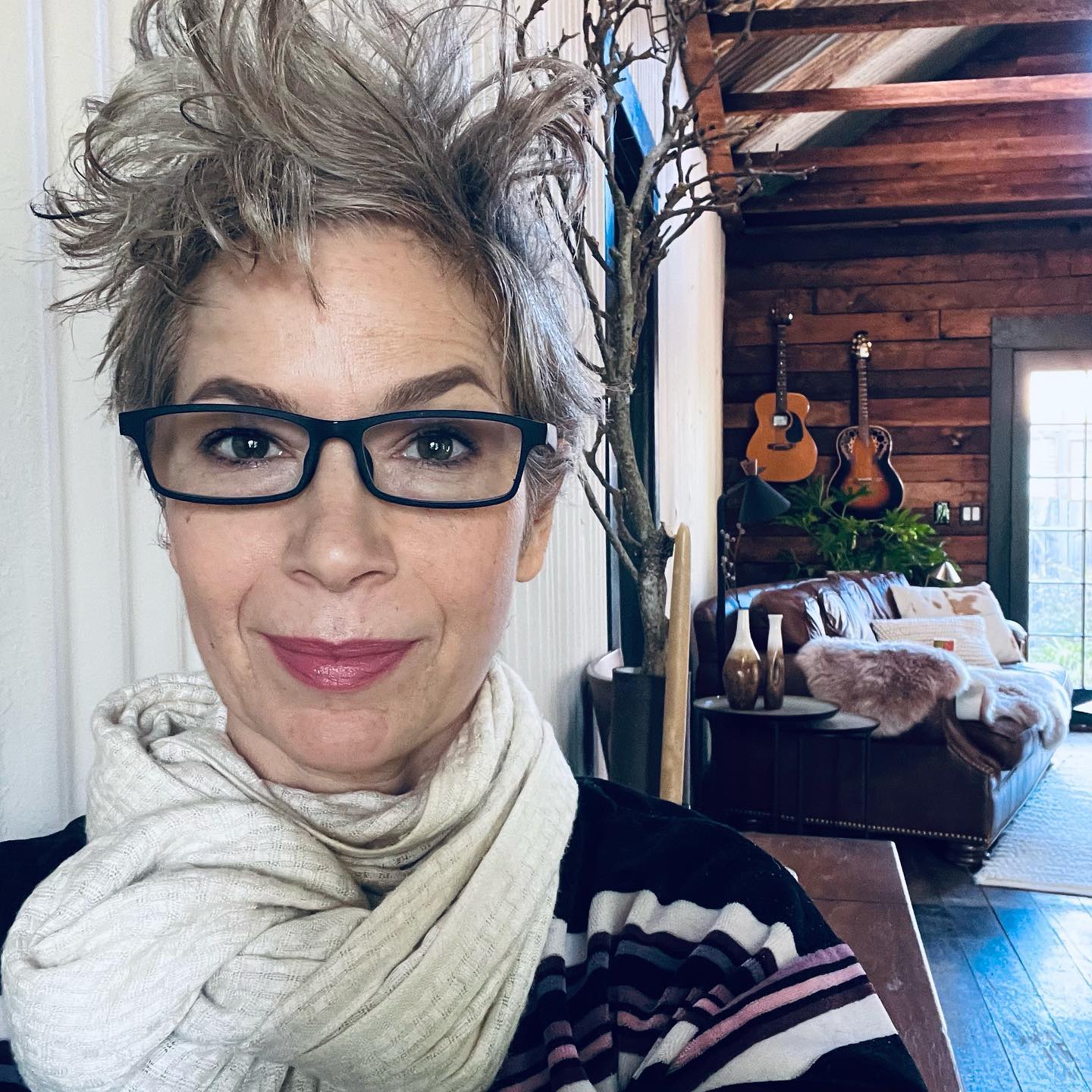 gray-messy-pixie