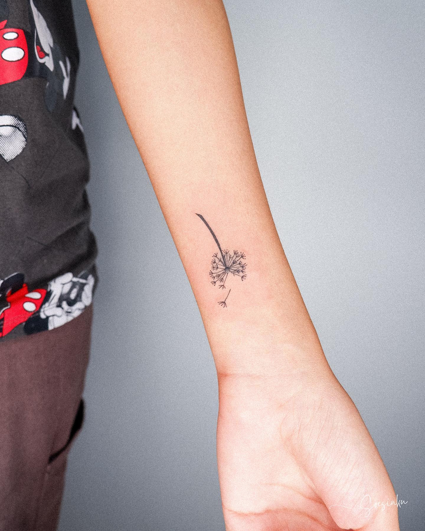 tiny-dandelion-tattoo