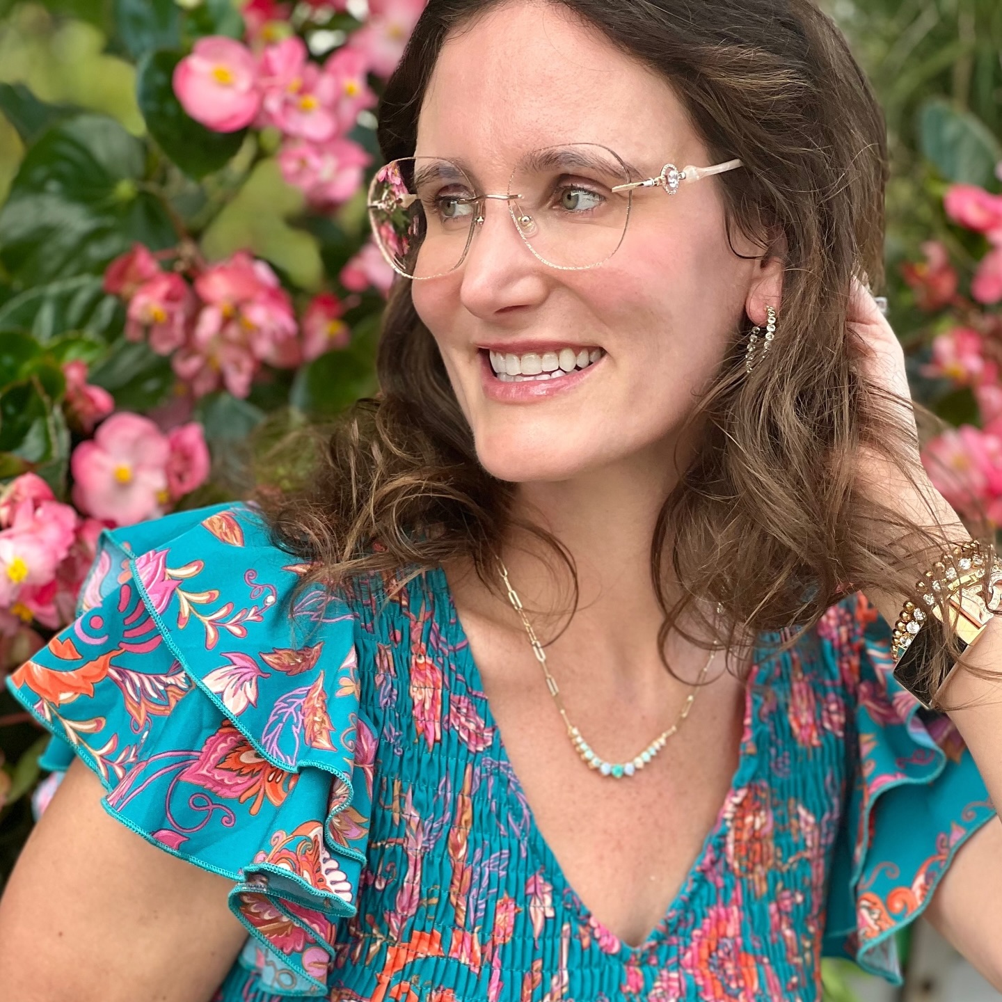 long-bob-with-rosegold-eyeglasses
