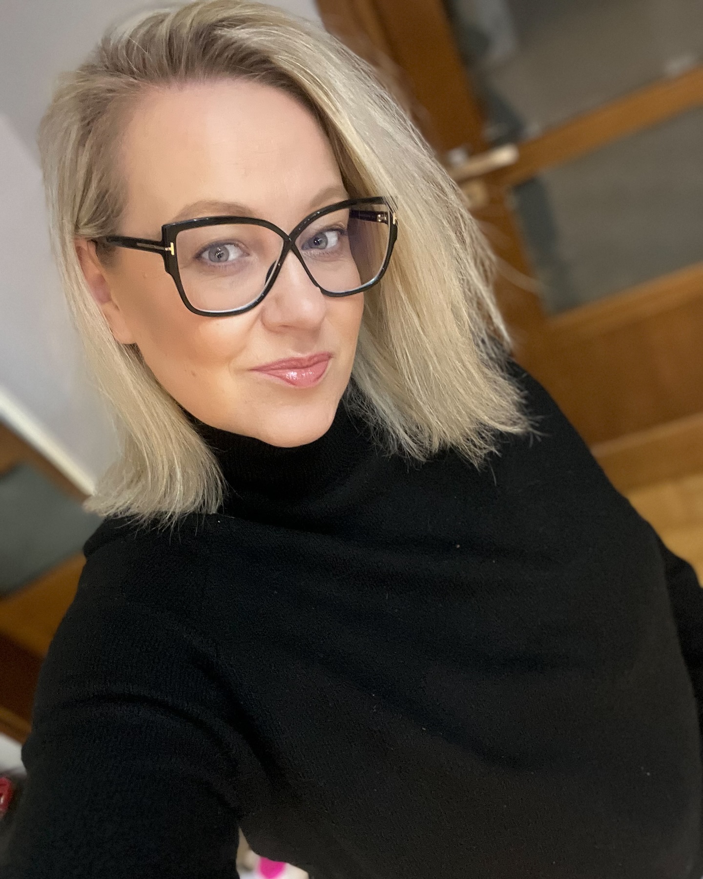 side-parted-blonde-fine-hair-with-big-glasses