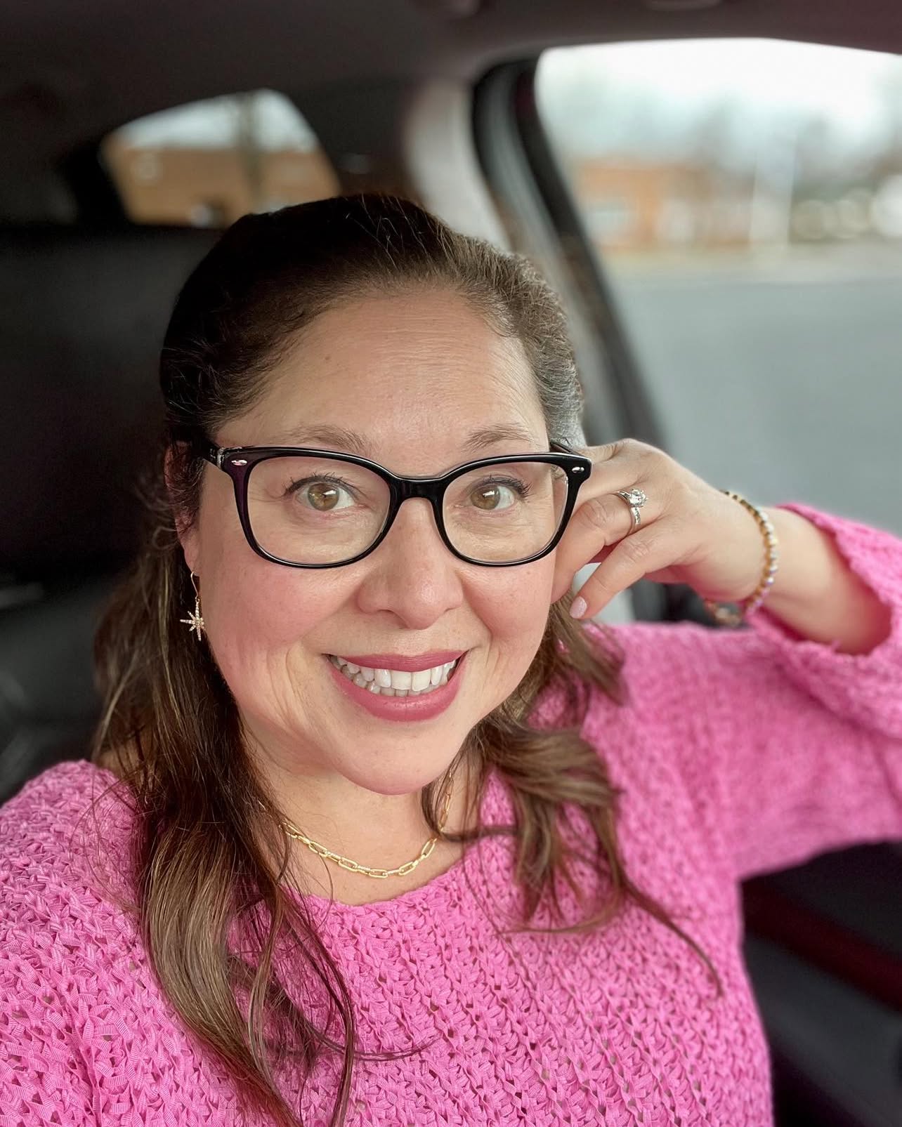 wavy-medium-hair-with-brown-glasses