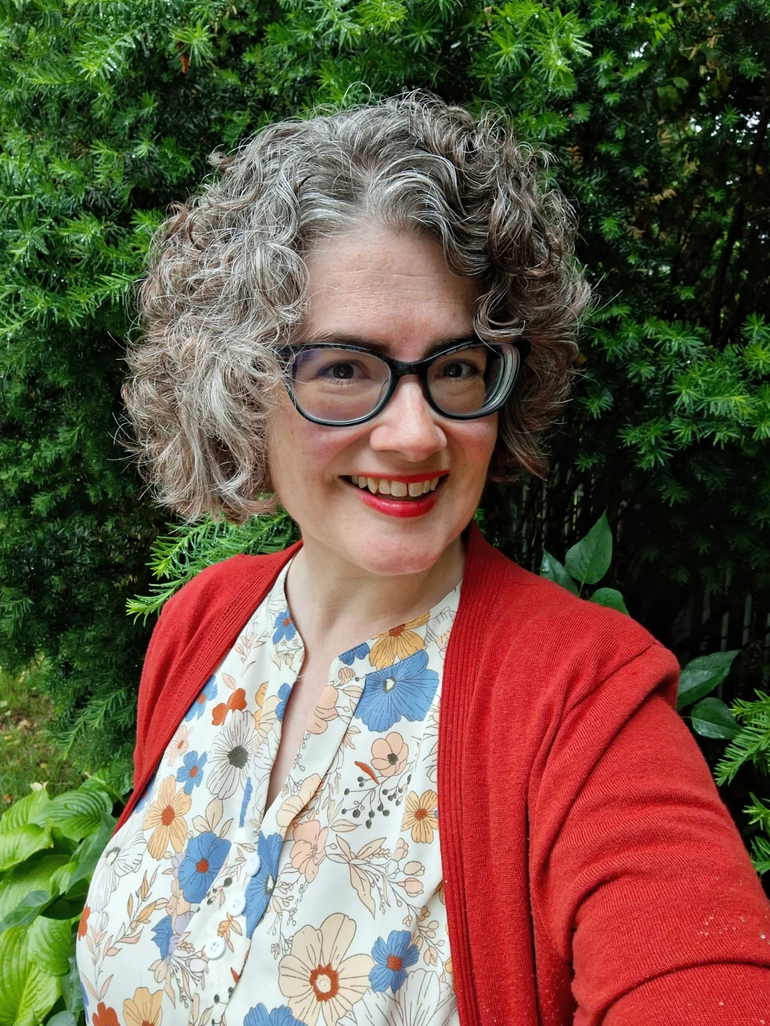 curly-gray-bob-with-glasses