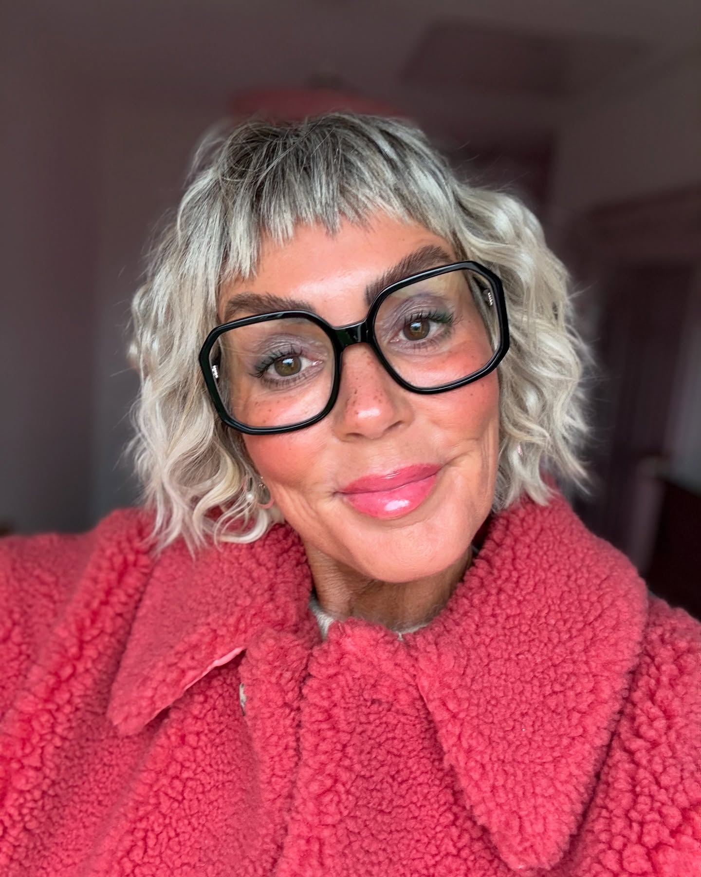 curly-shaggy-haircut-for-gray-hair-with-square-glasses
