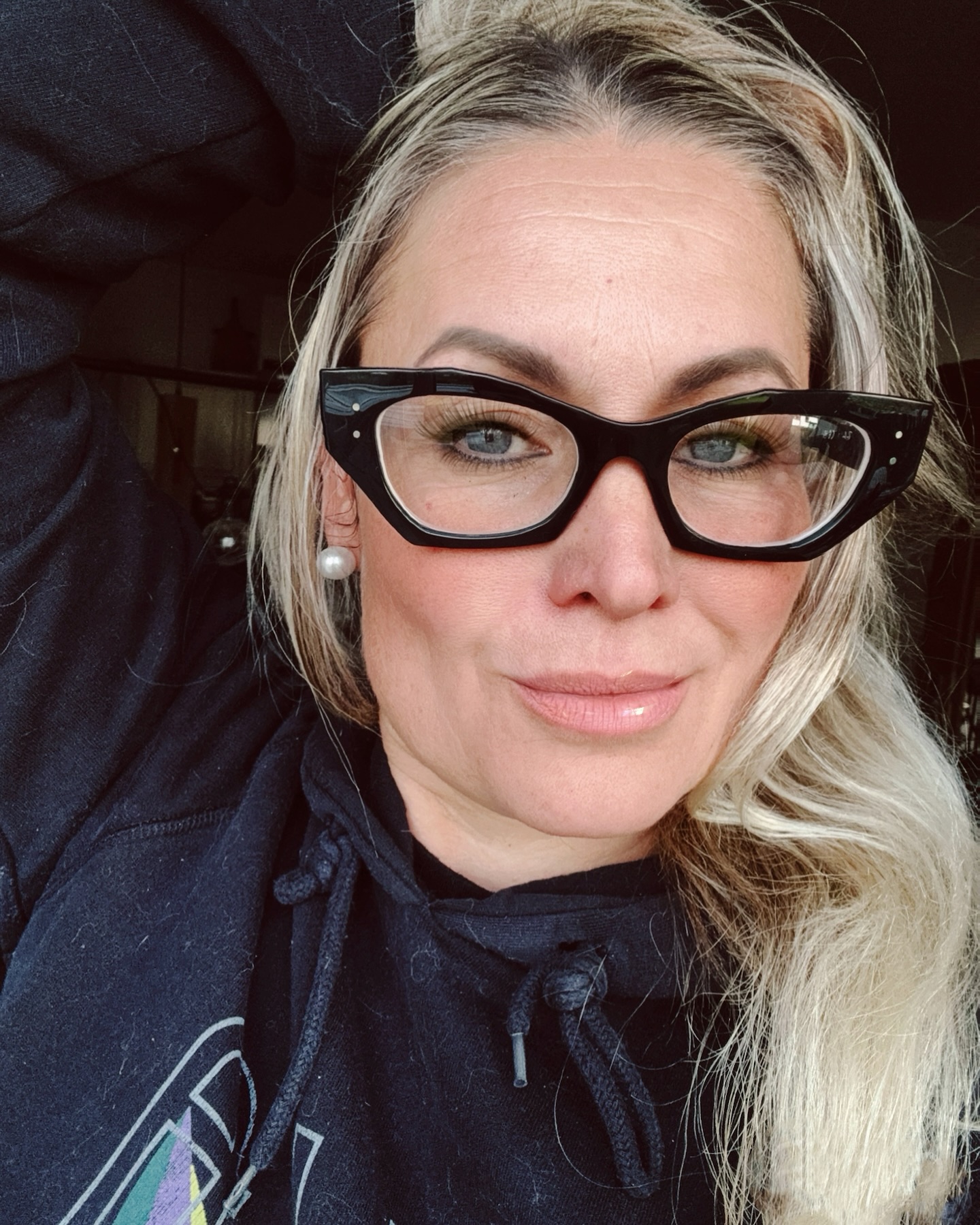 gray-hair-with-cat-eyeglasses