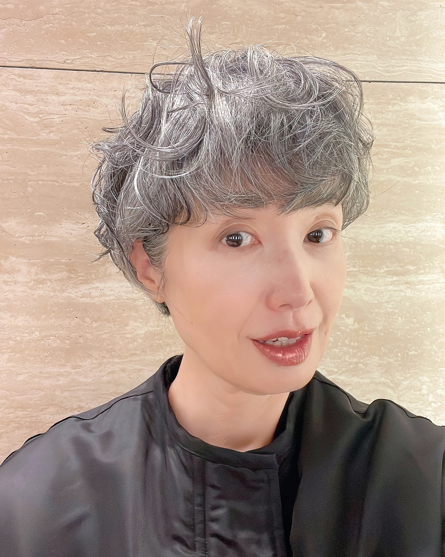 curly-silver-bob