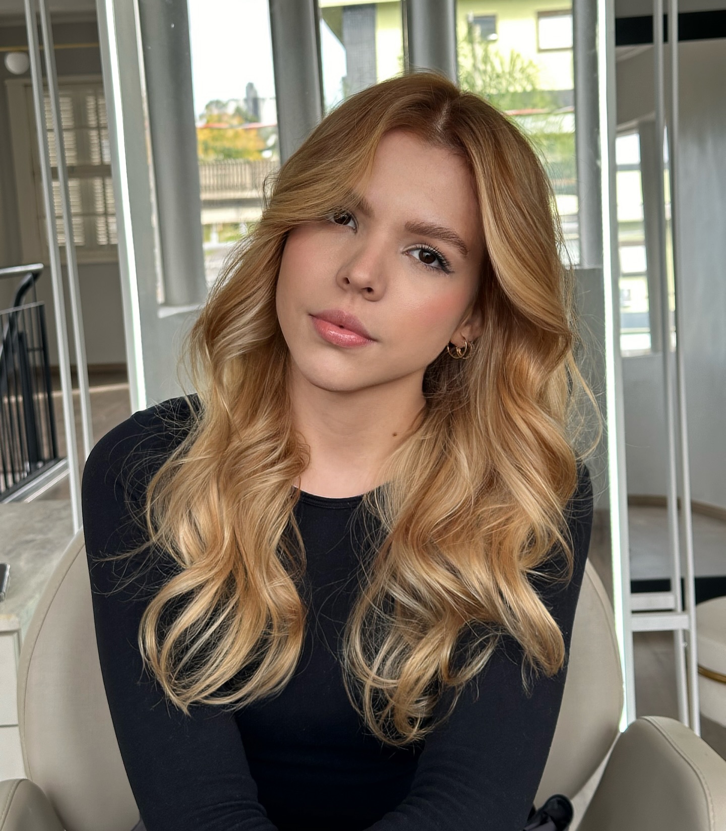 wavy-strawberry-blonde-haircut-for-medium-hair