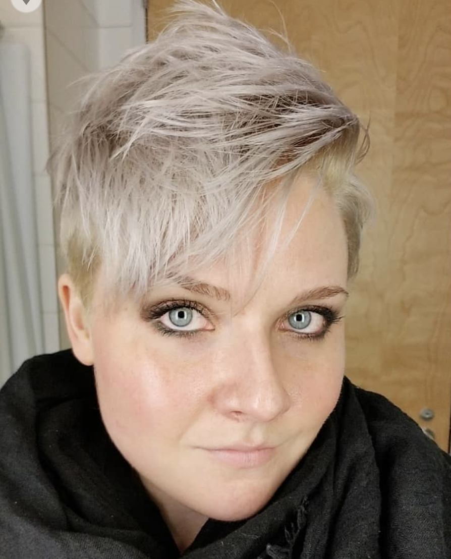 messy-blonde-pixie