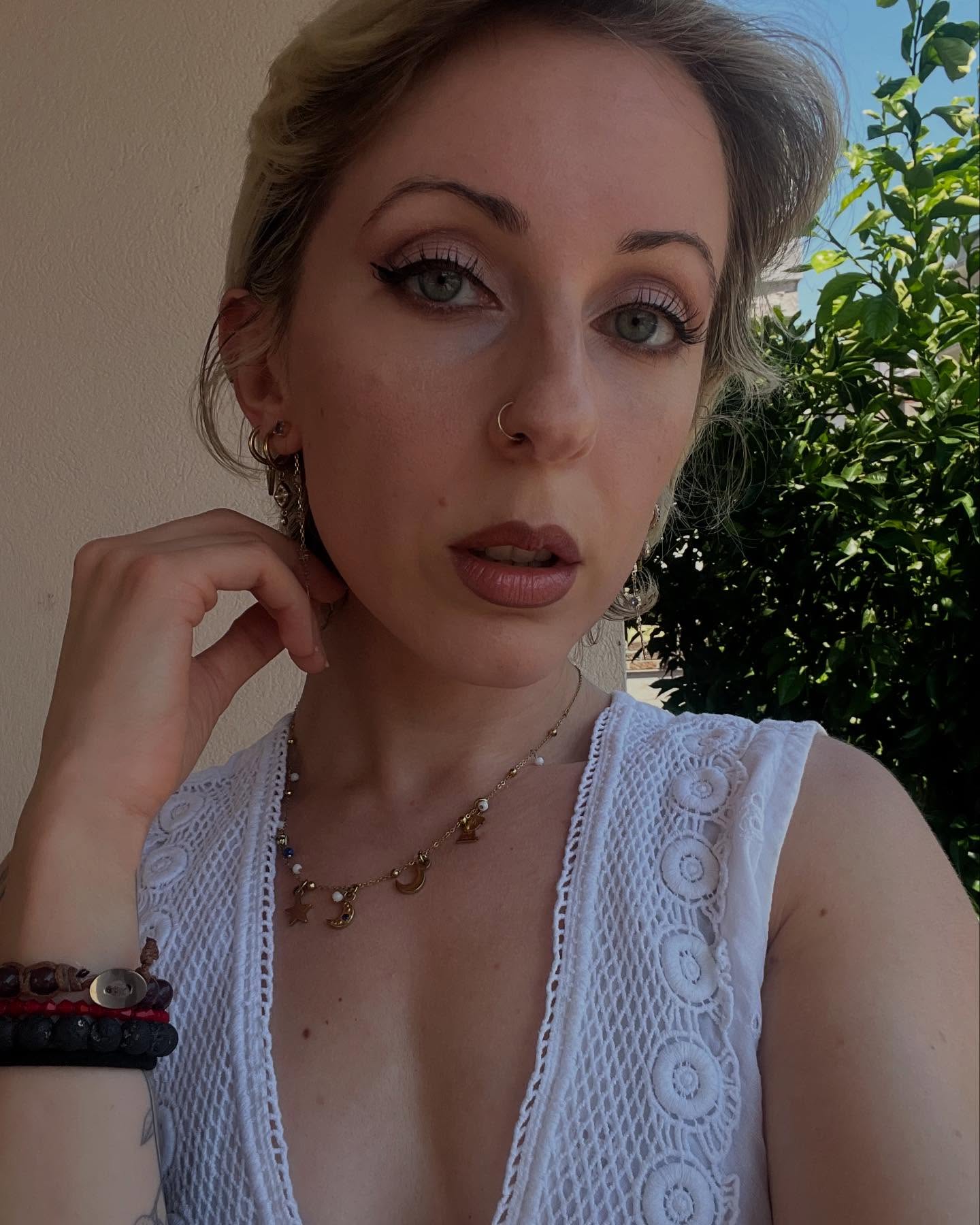 pixie-blonde-hair-older-women